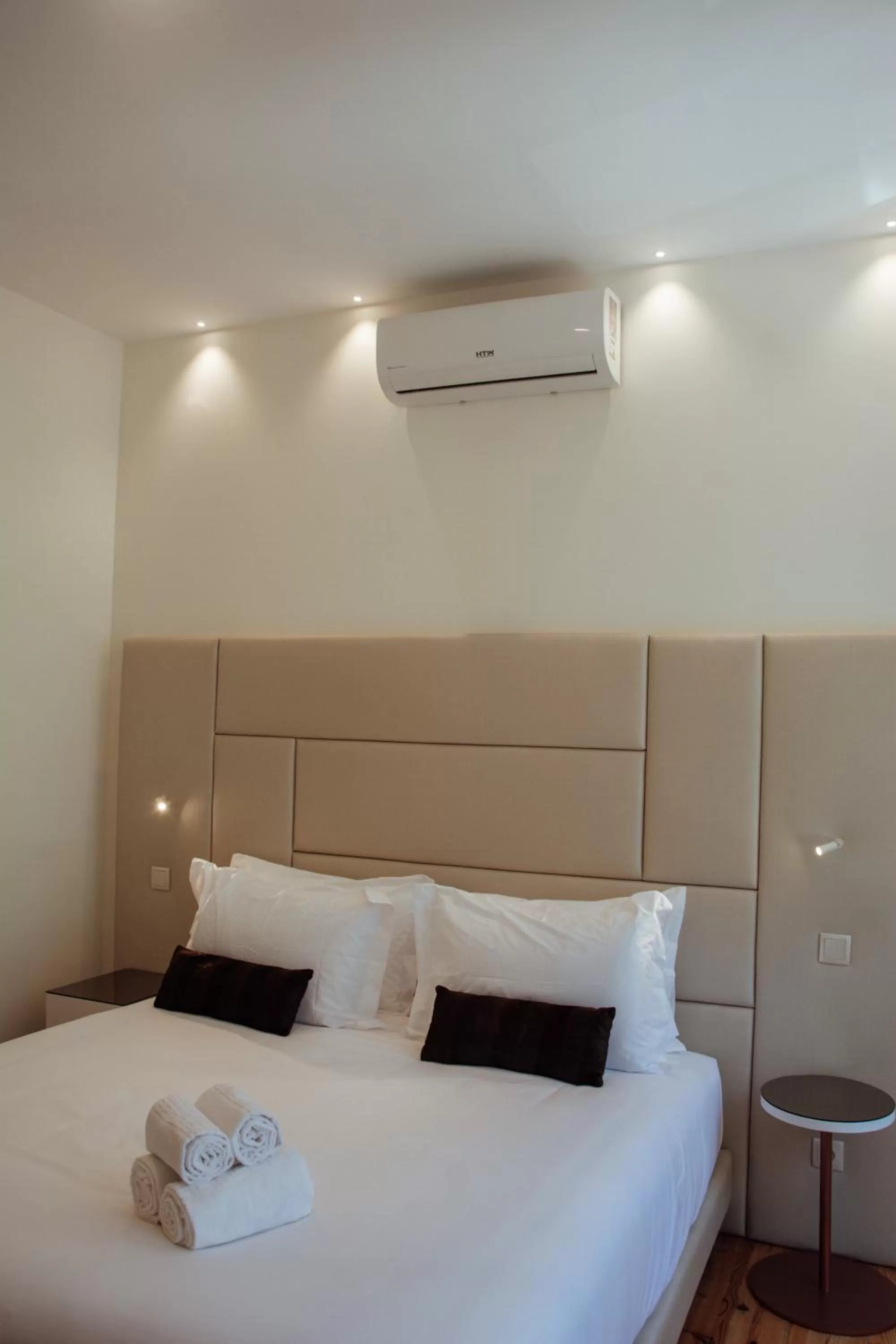 Decorative detail, Bed in Le Premier Lisbon Suites