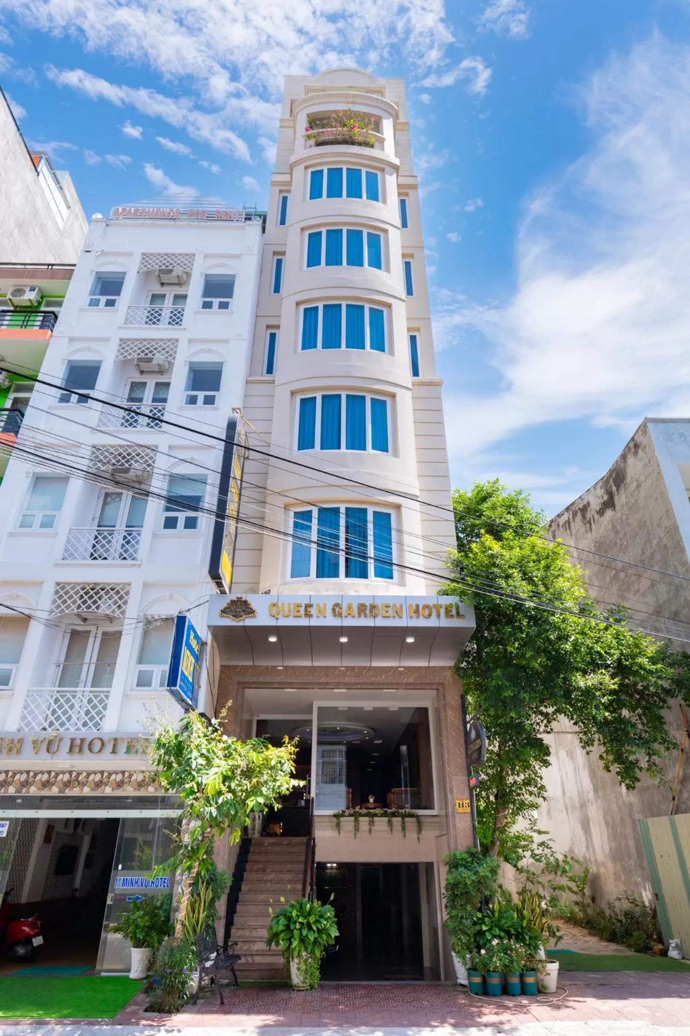 Property building in Queen Garden Hotel & Apartment