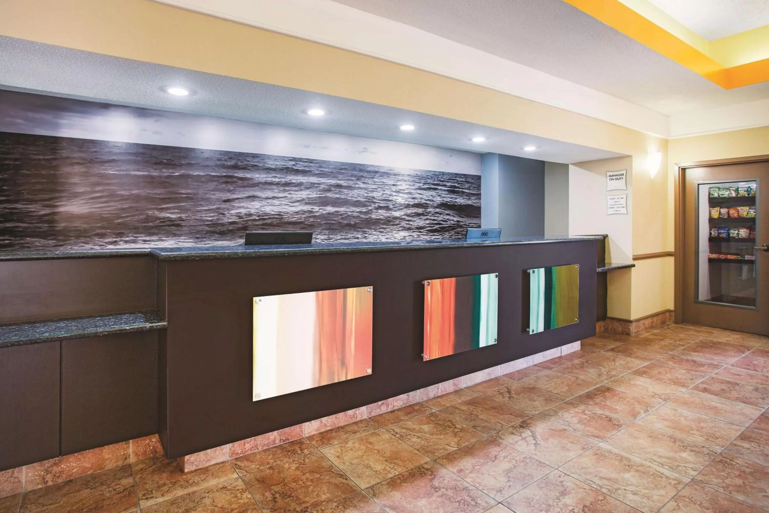 Lobby or reception in La Quinta by Wyndham Kingsland/Kings Bay Naval B