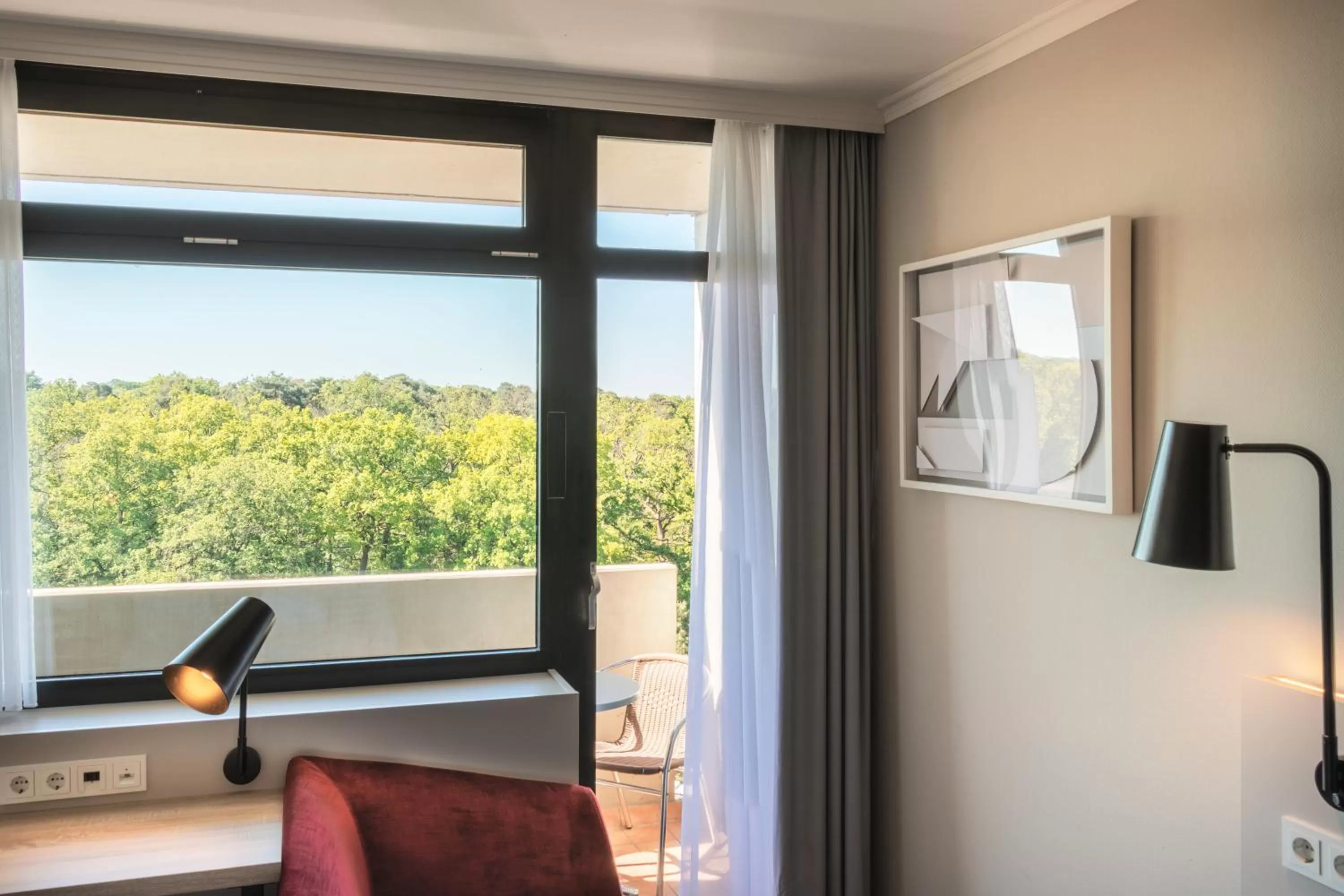 Photo of the whole room in Crowne Plaza Frankfurt Congress Hotel by IHG