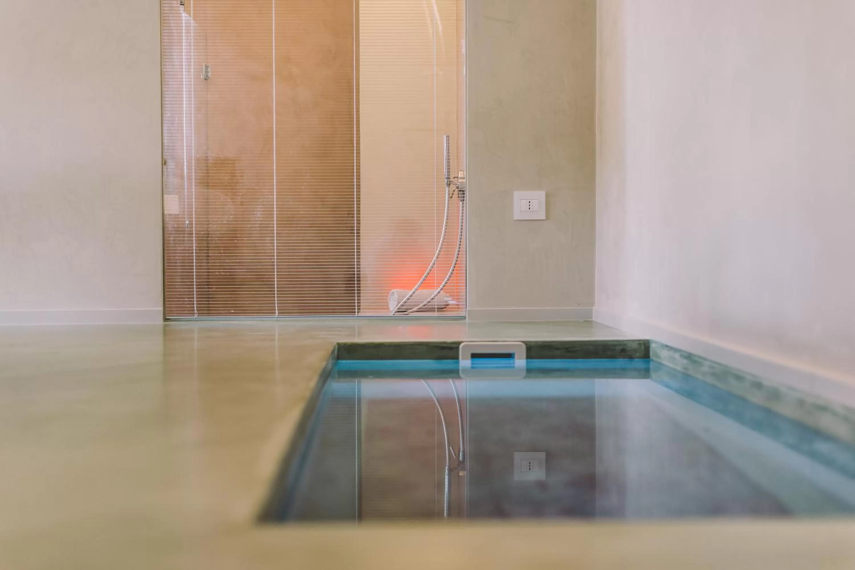 Bathroom, Swimming Pool in Cinquevite