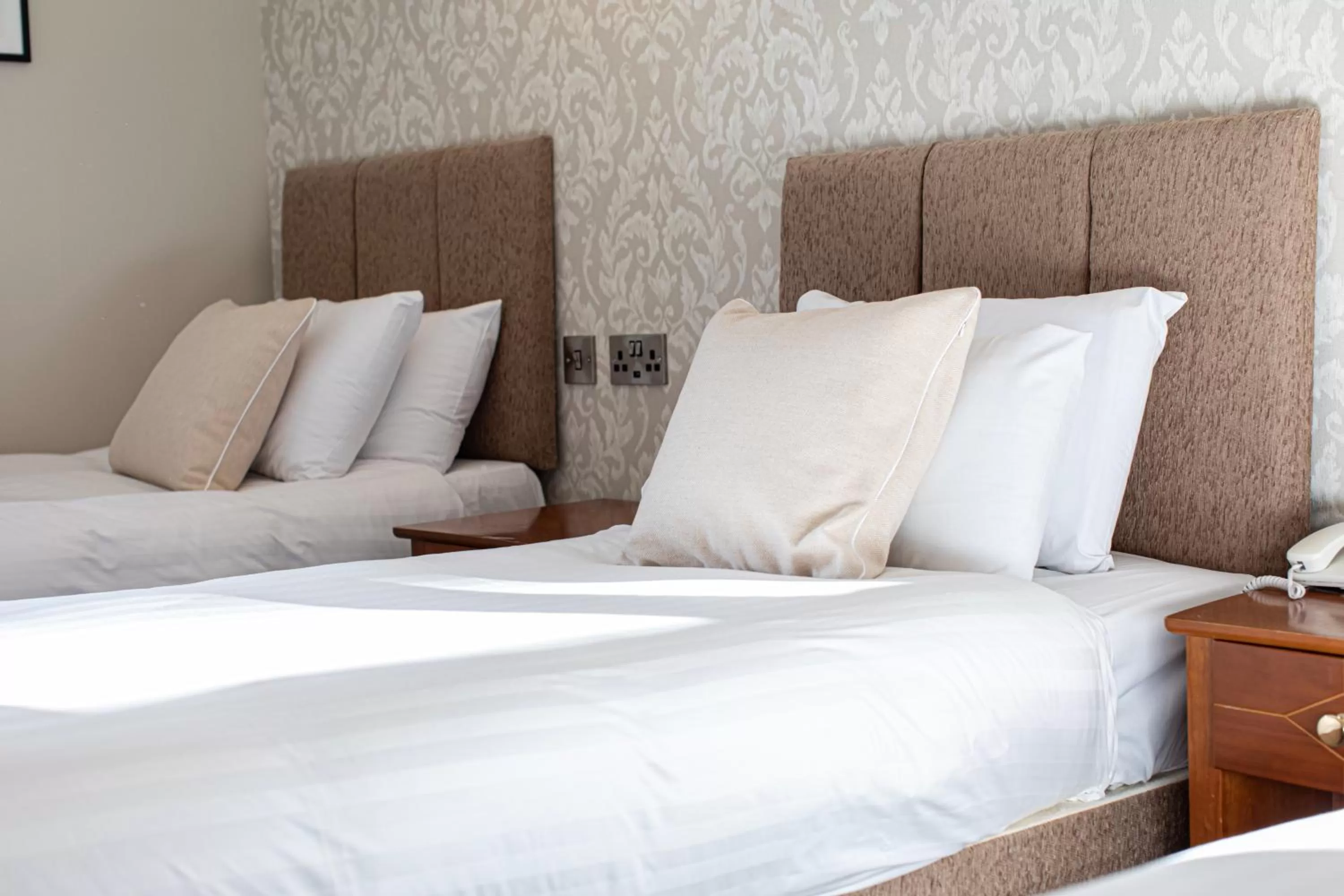 Bedroom, Bed in Ballina Manor Hotel