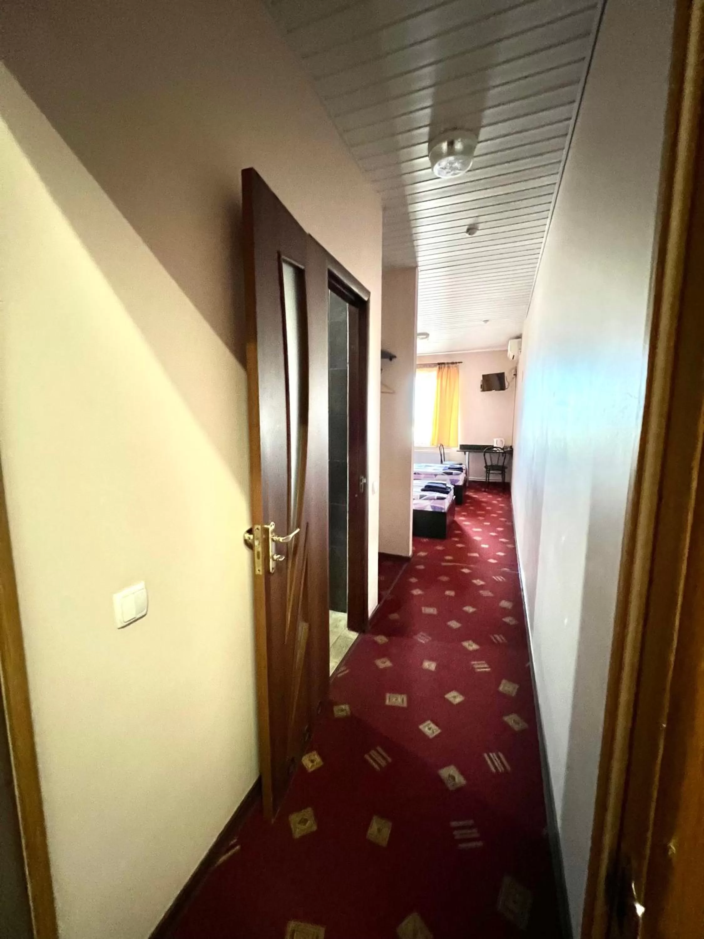 Twin Room with Bathroom in 612КМ
