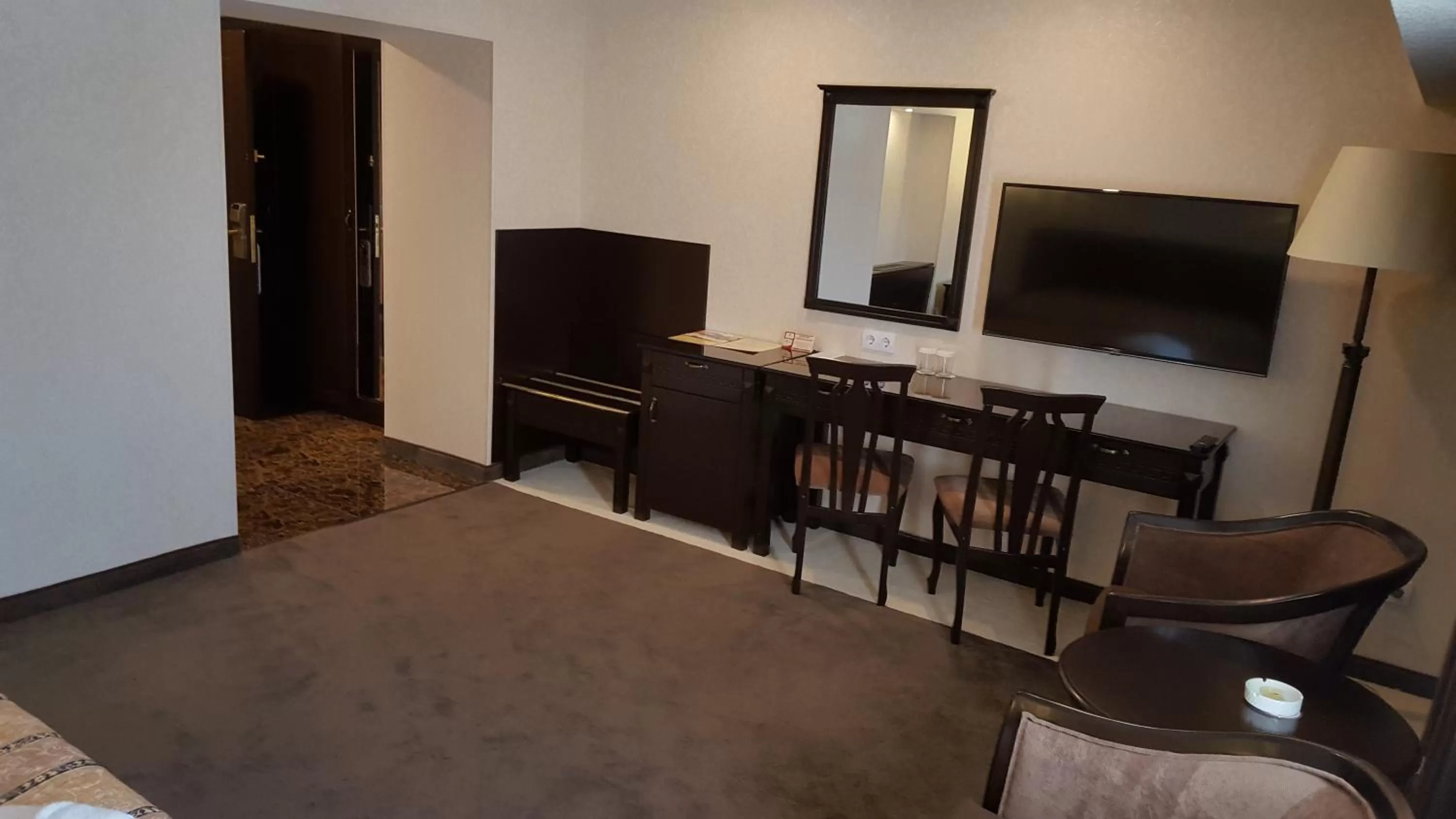 TV and multimedia in Grand Mir Hotel