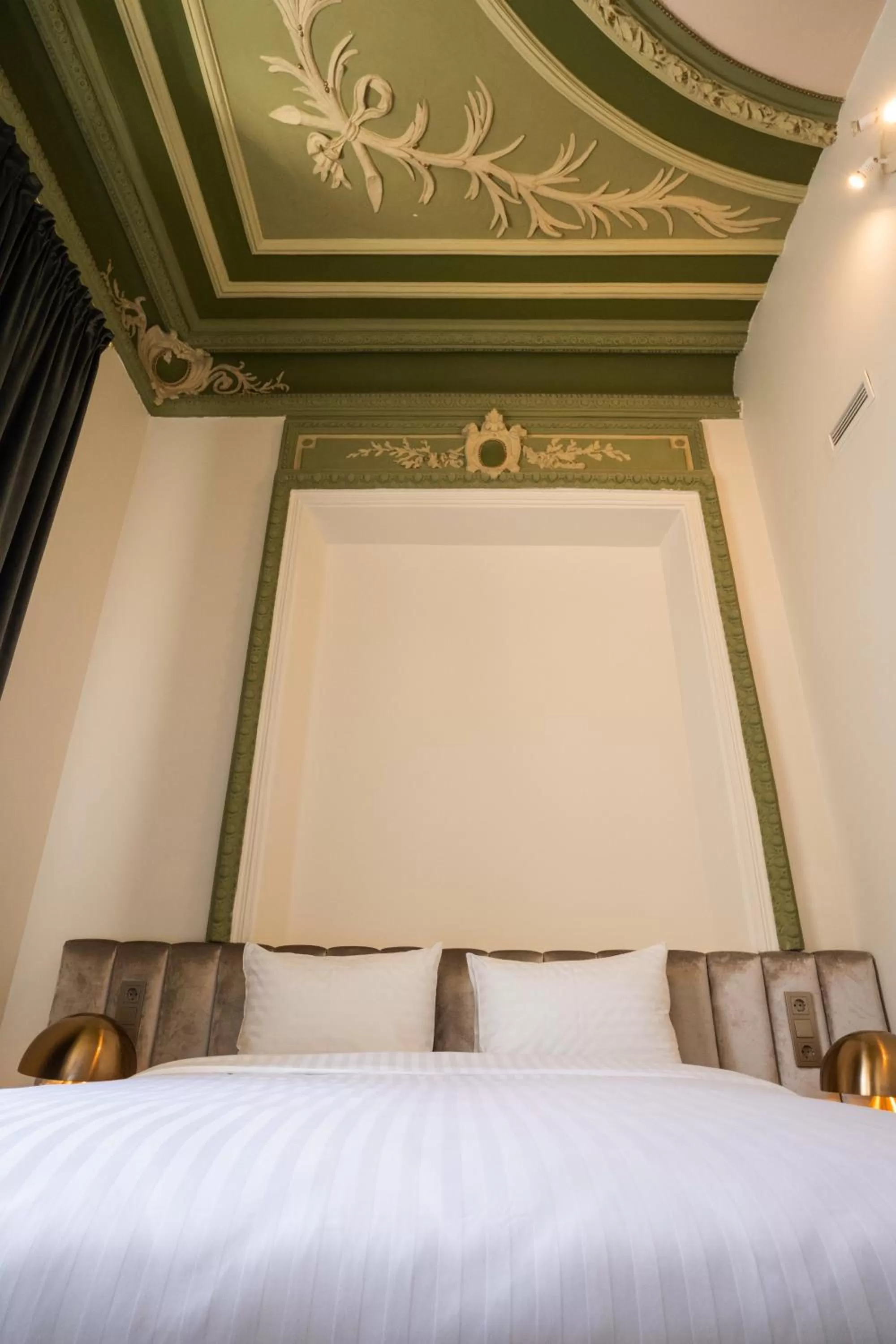 Bed in St Palace Hotel