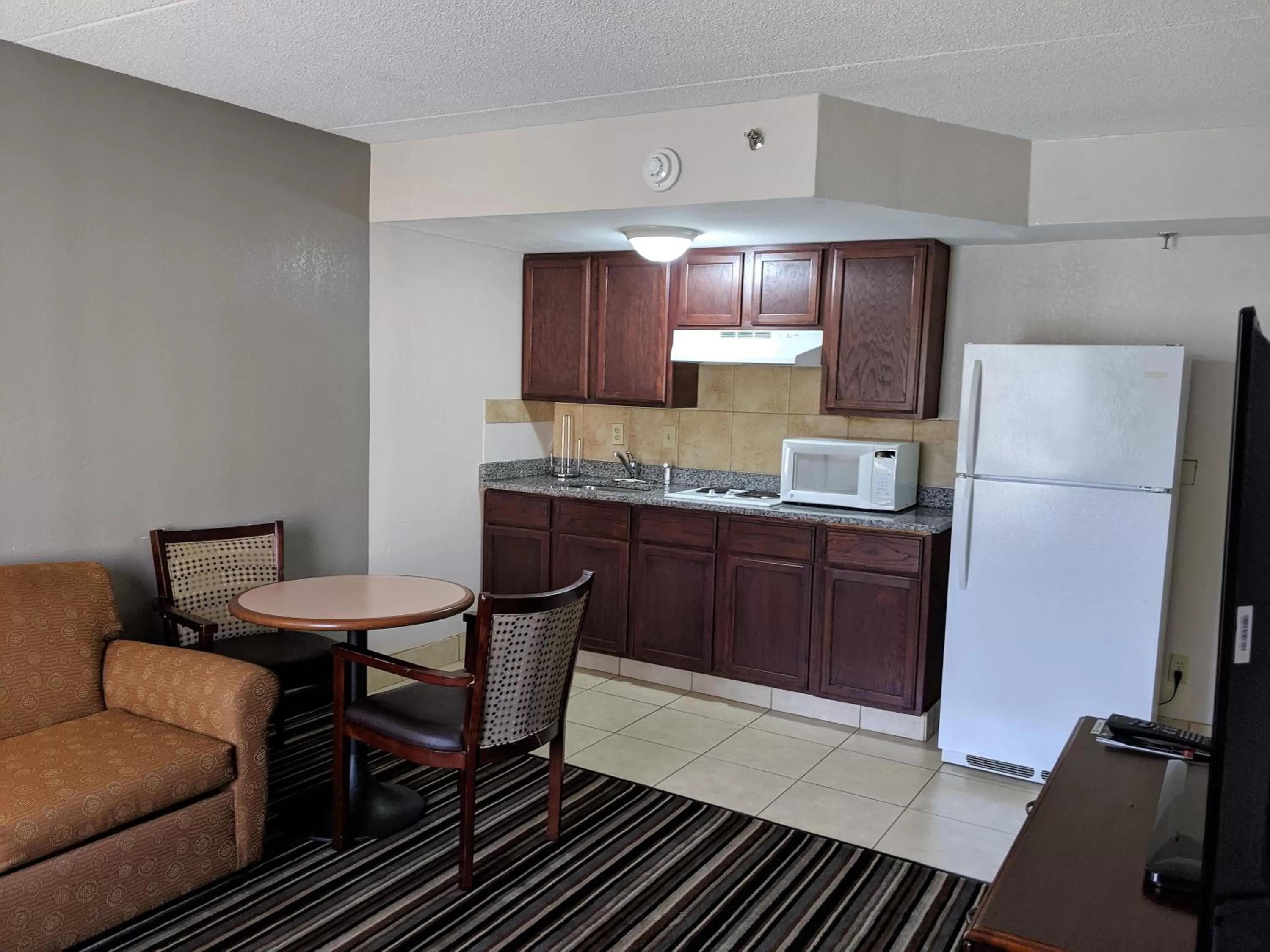 Kitchen or kitchenette in Wyndham Garden Charlotte Airport Southeast
