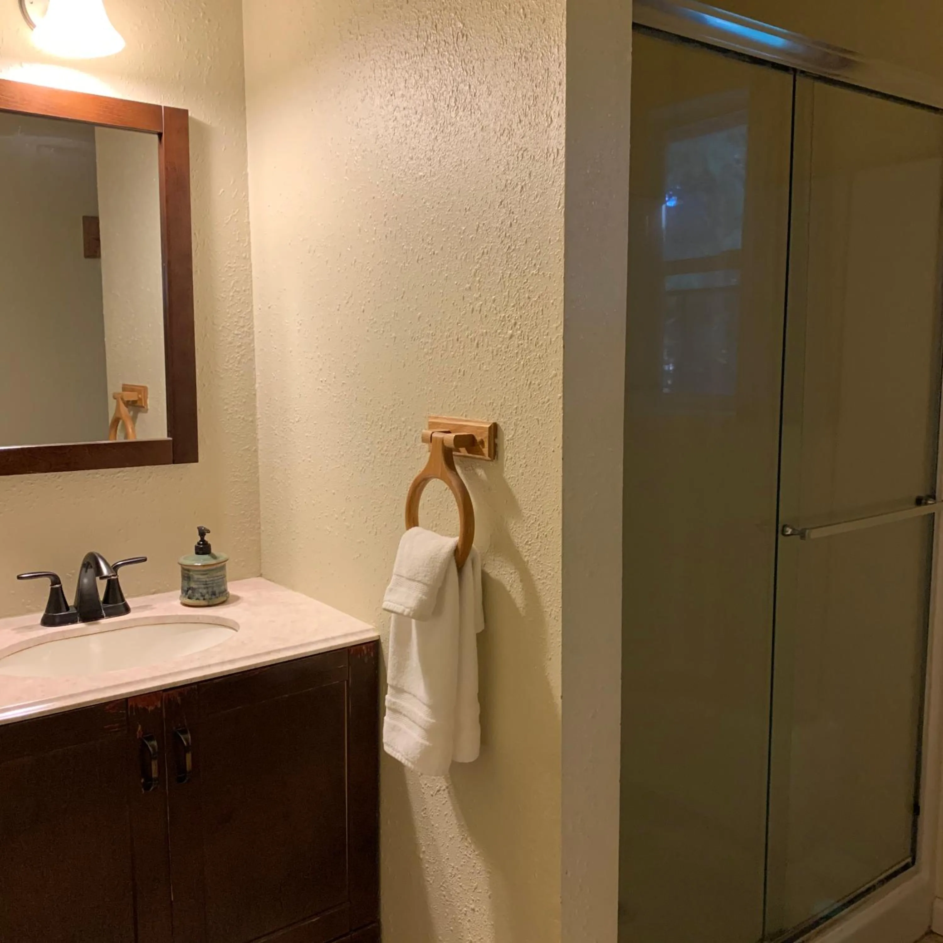 Bathroom in Mountain Meadows Inn & Chalet Suites