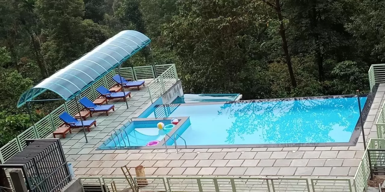 Swimming pool, Pool View in Woodrose Resort