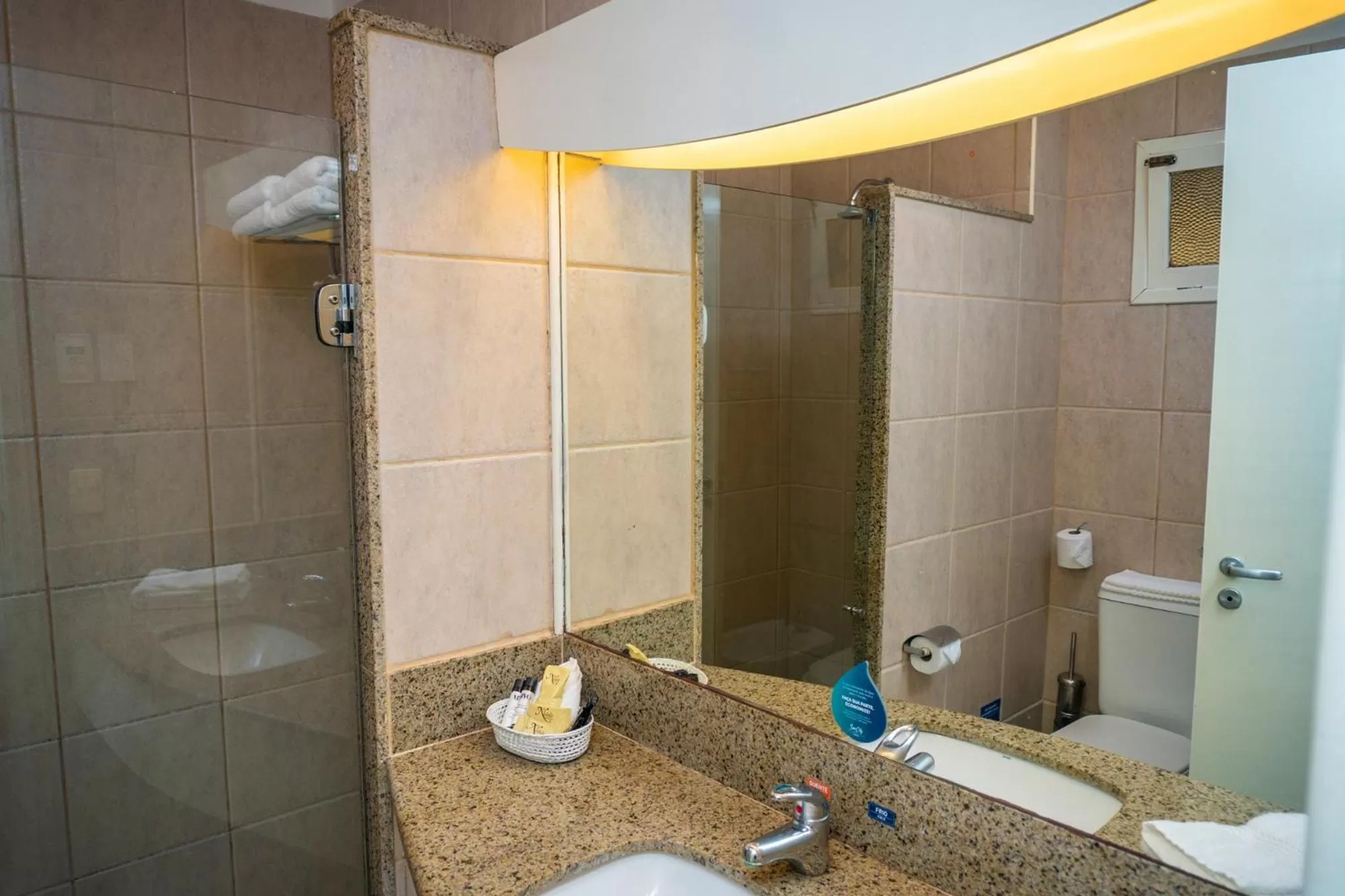 Bathroom in Sun City Rota das Emoções