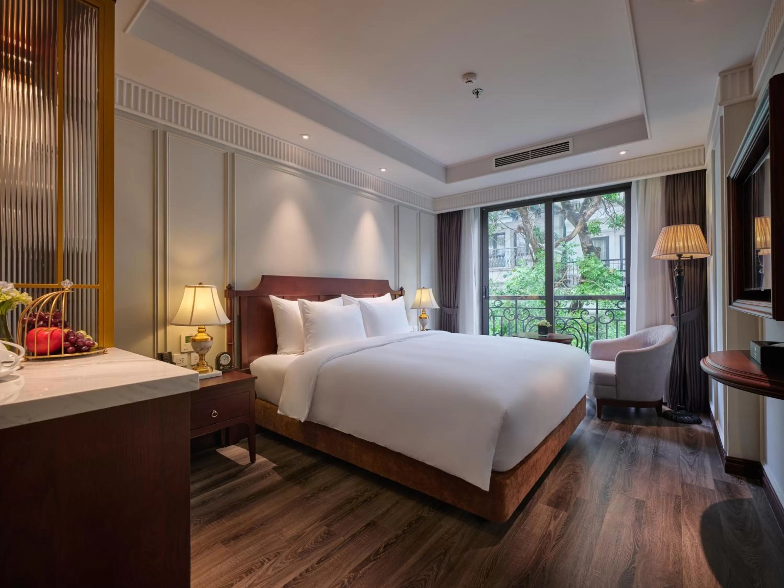 Bedroom, Bed in GRAND HOTEL du LAC Hanoi