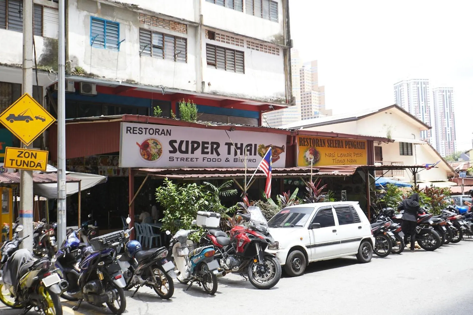 Restaurant/places to eat in Dolphin Hotel, Chow Kit Kuala Lumpur