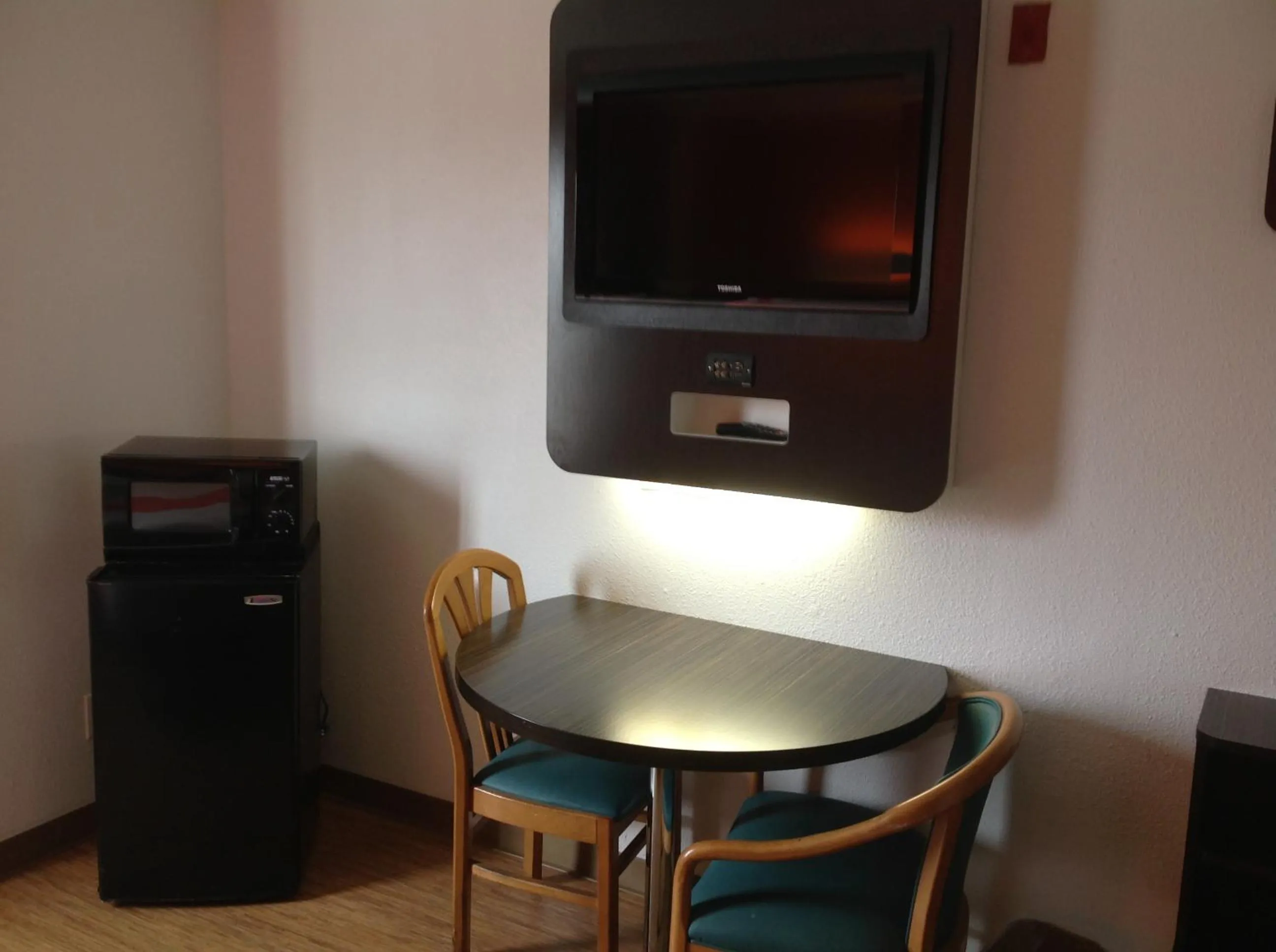TV and multimedia in Motel 6-Dallas, TX - Northeast