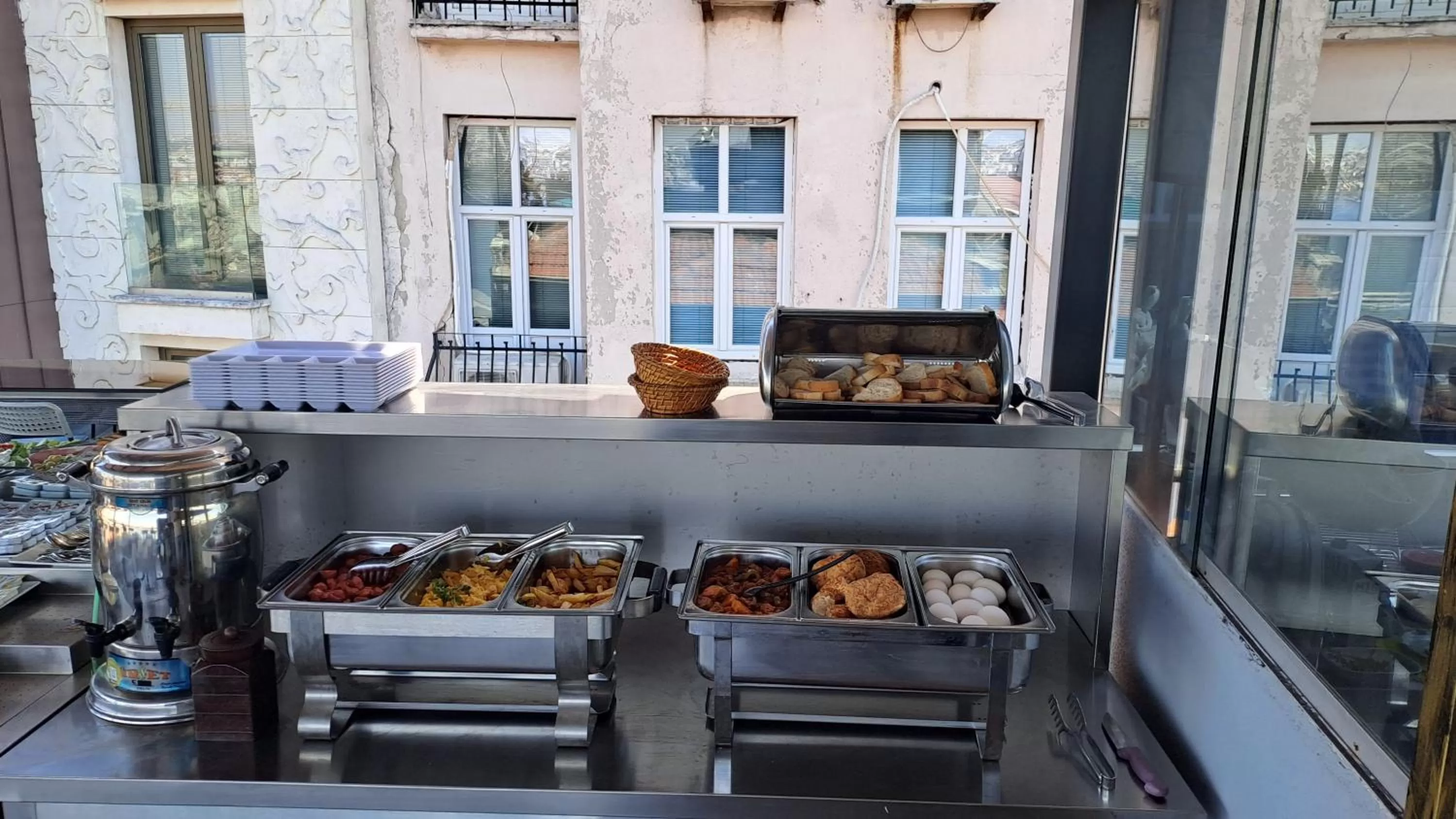 Restaurant/places to eat in Taksim Terrace Hotel