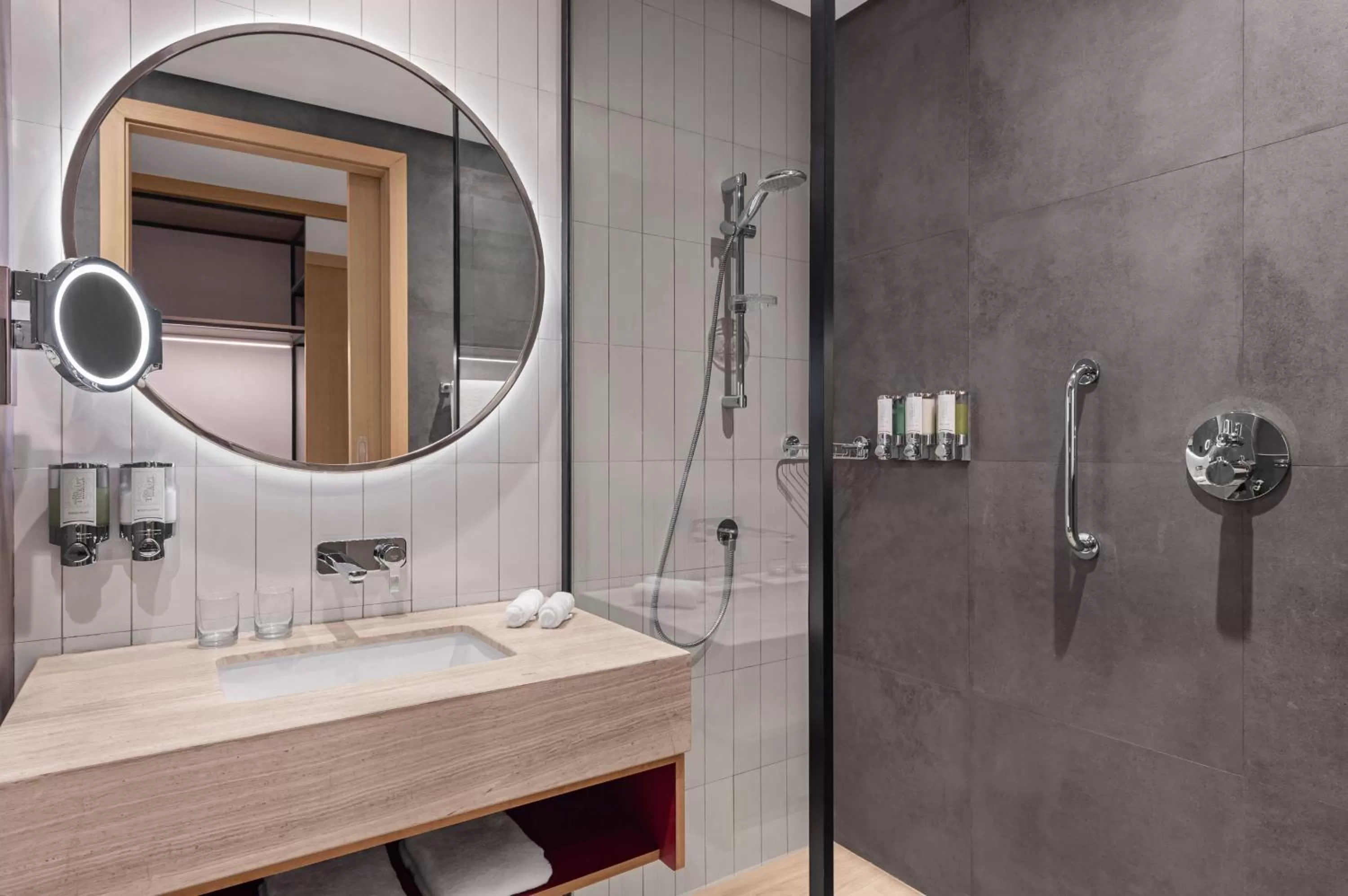 Bathroom in Hampton by Hilton Marjan Island