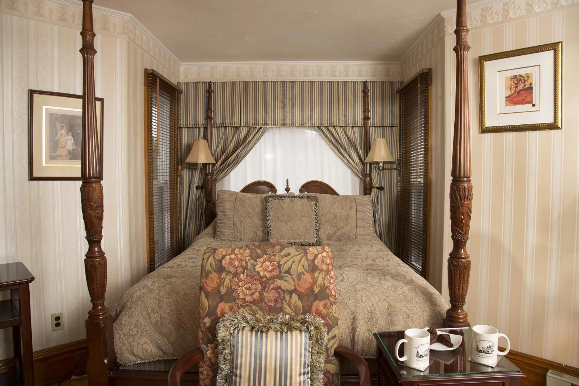 Decorative detail, Bed in Glynn House Inn