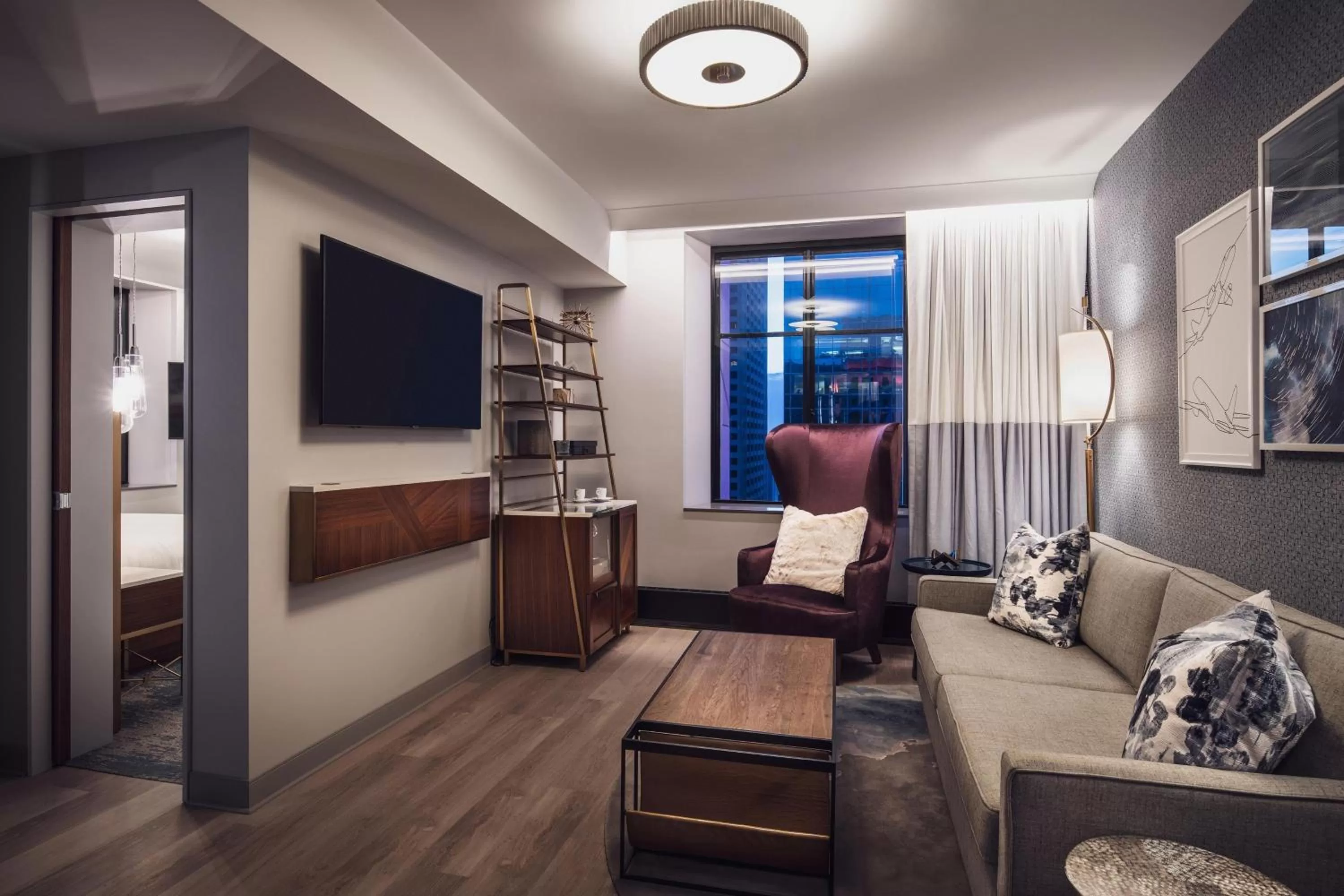 Living room in Rand Tower Hotel, Minneapolis, a Tribute Portfolio Hotel