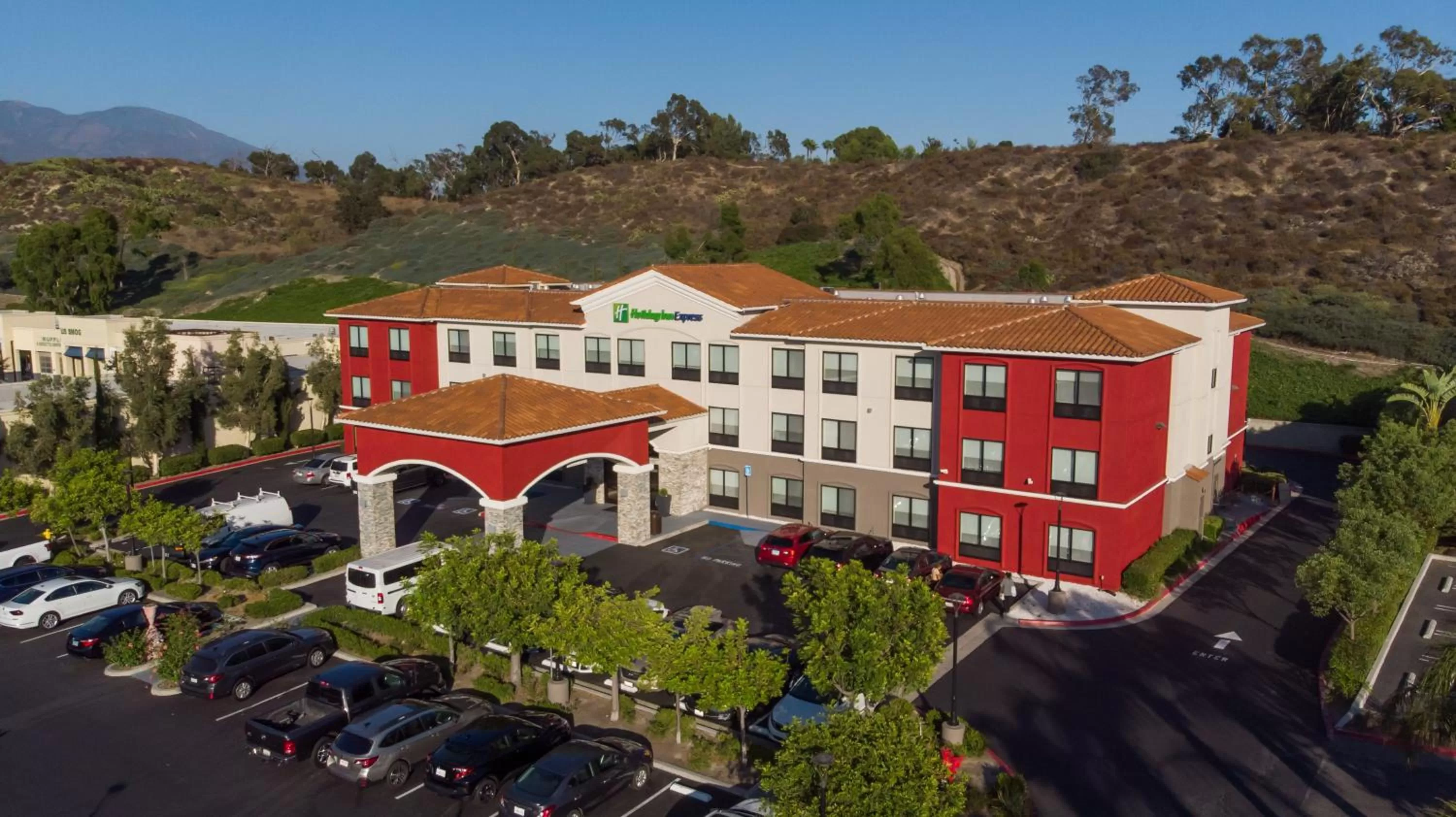 Property building in Holiday Inn Express & Suites - Lake Forest by IHG