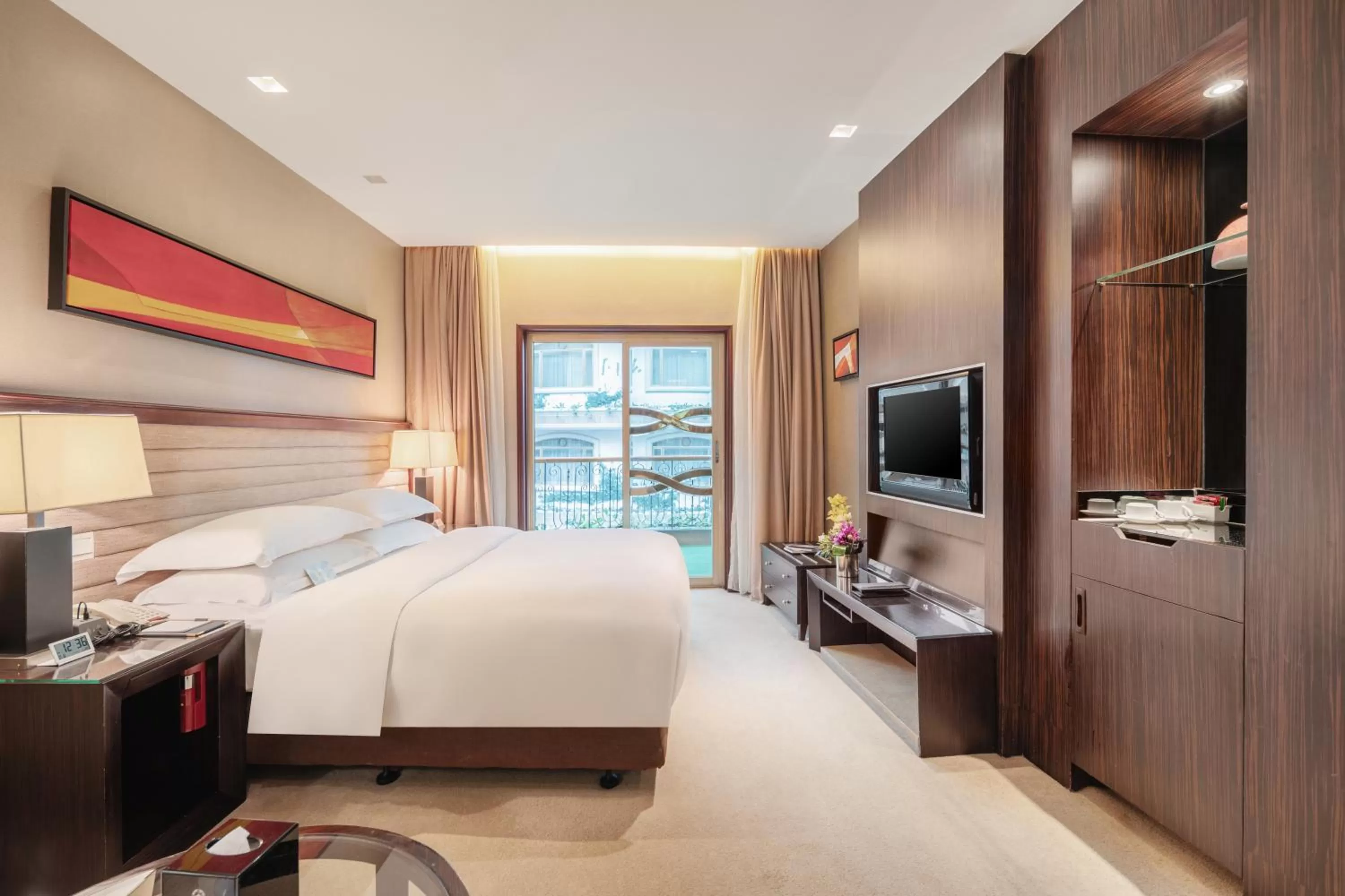 Bed in Shenzhen Sunshine Hotel, Luohu