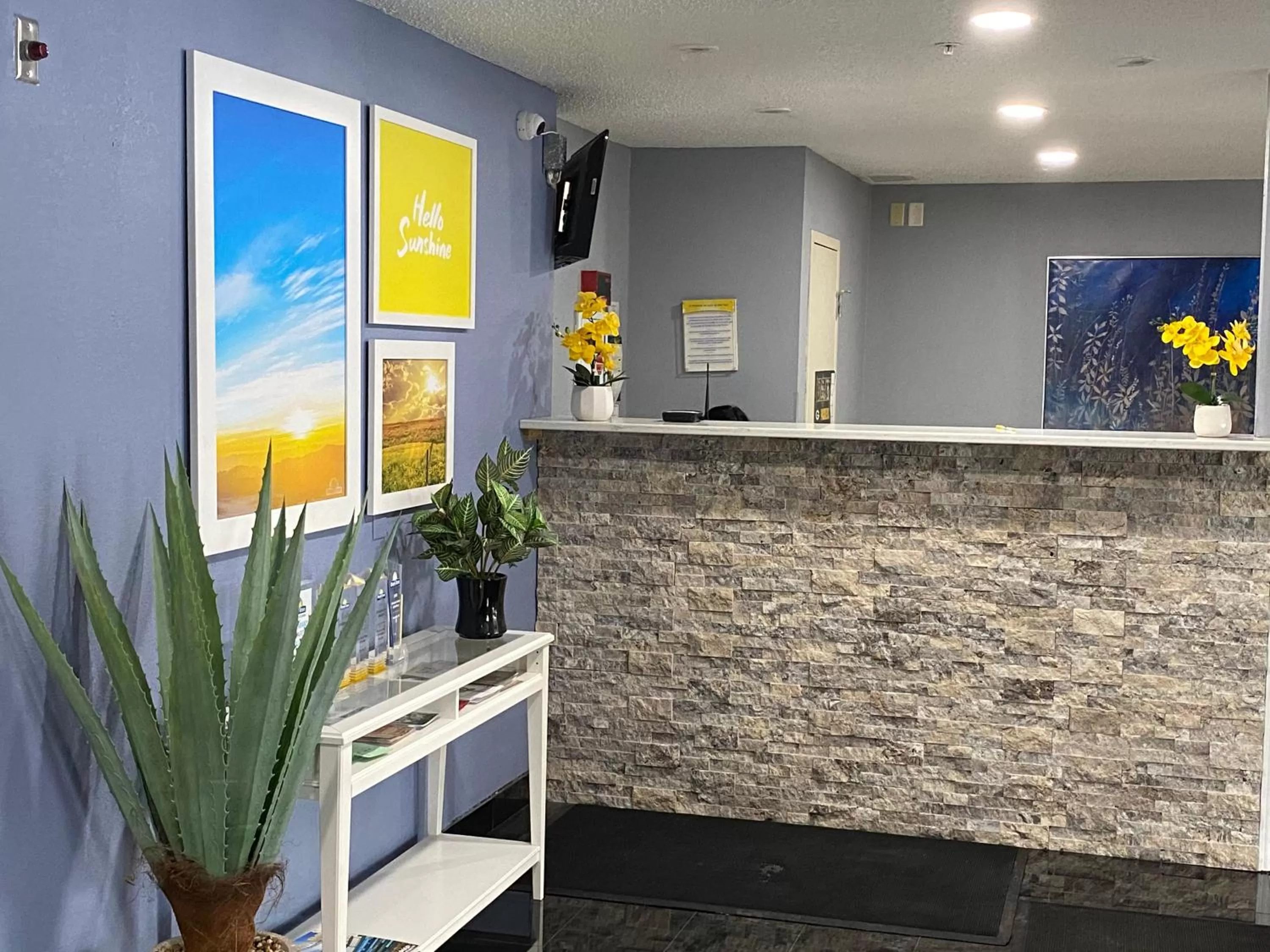 Days Inn & Suites by Wyndham Green Bay WI