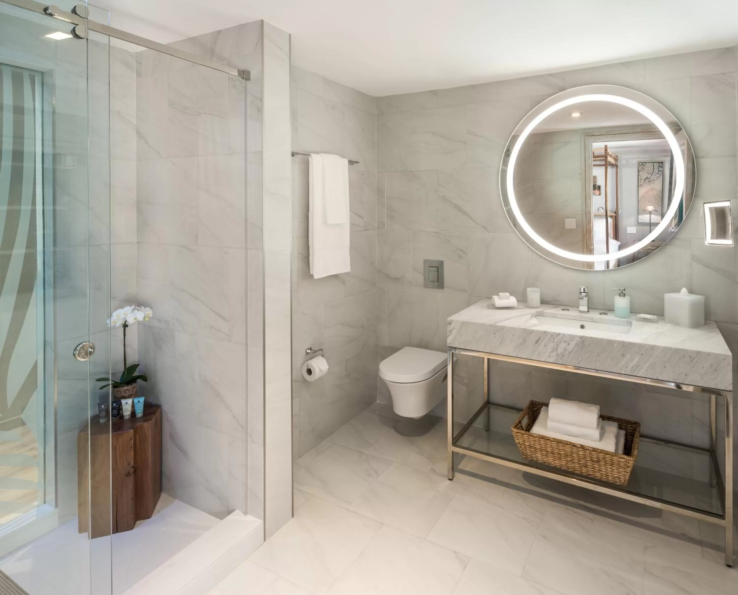 Shower in Lennox Miami Beach