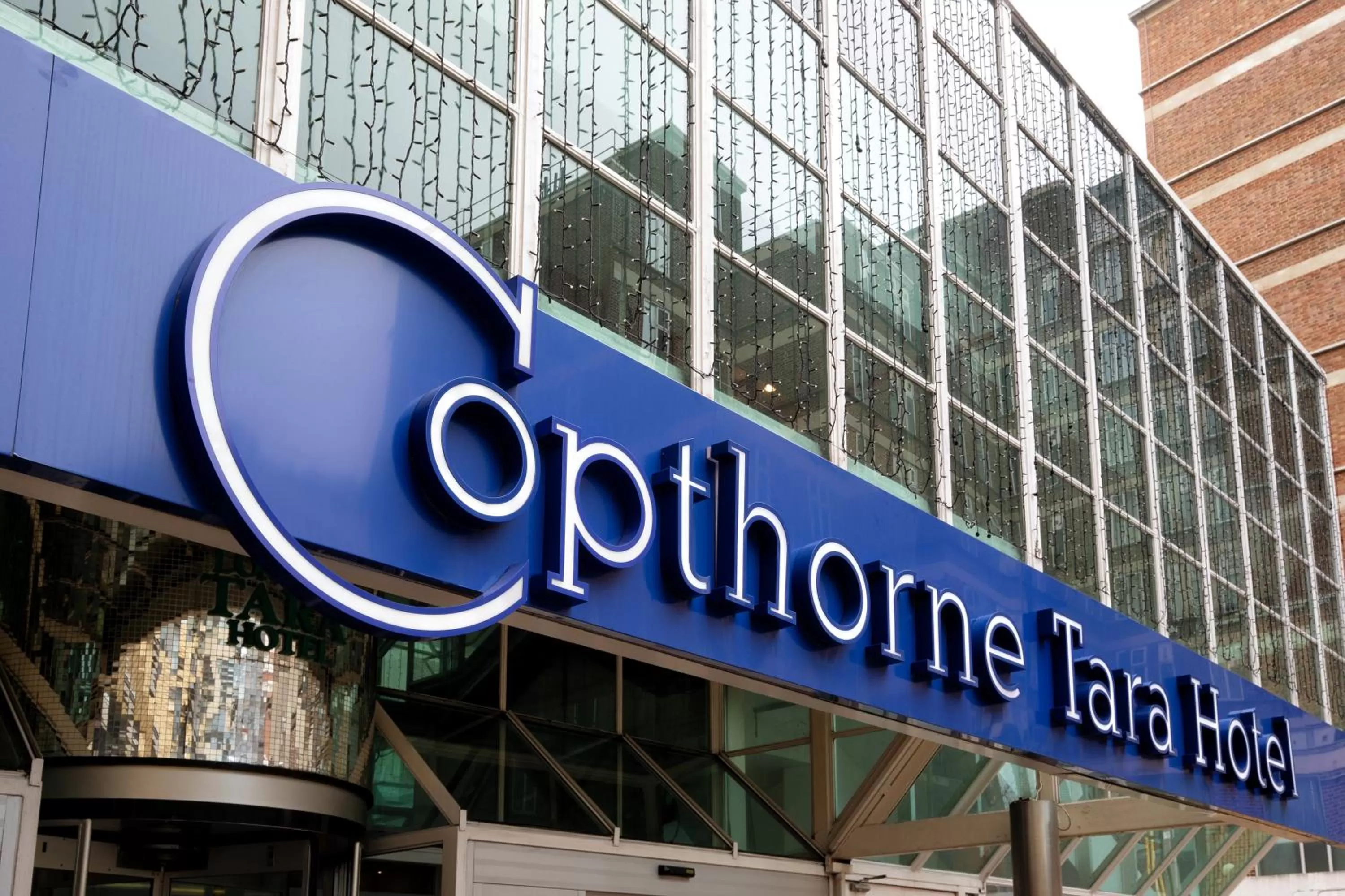 Facade/entrance in Copthorne Tara Hotel London Kensington