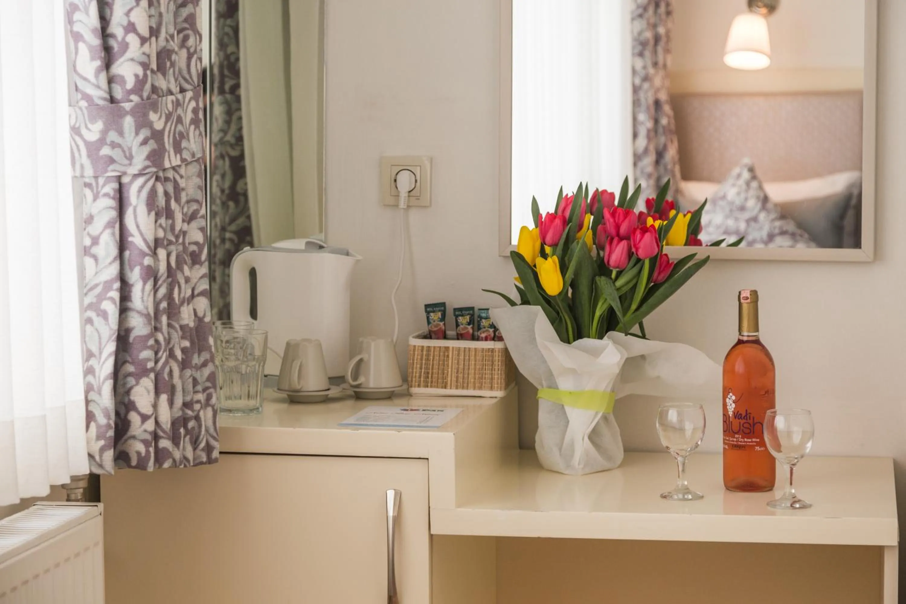 Coffee/tea facilities in The House of Tulpan