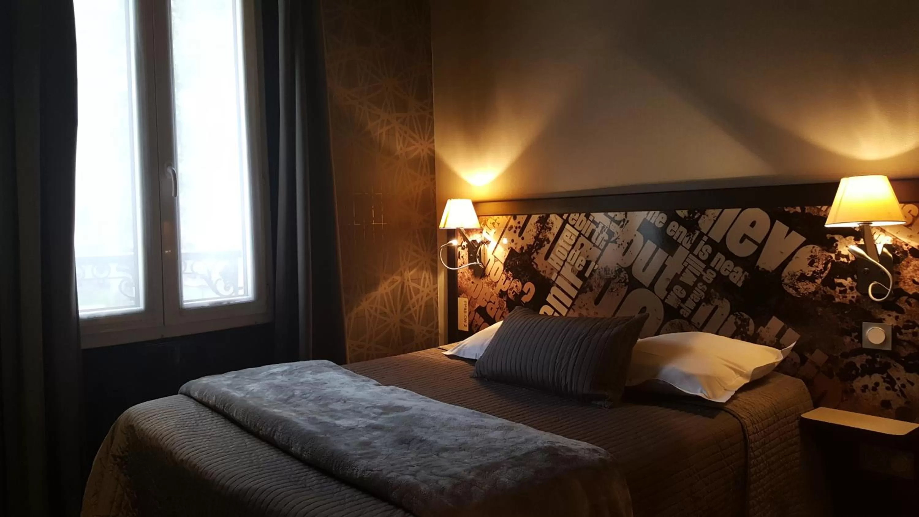 Bedroom, Bed in Café Hôtel de l'Avenir