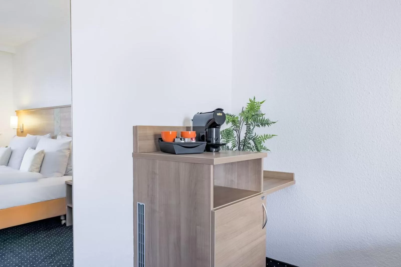 Coffee/tea facilities, Bed in acora Düsseldorf Living the City - Apartments