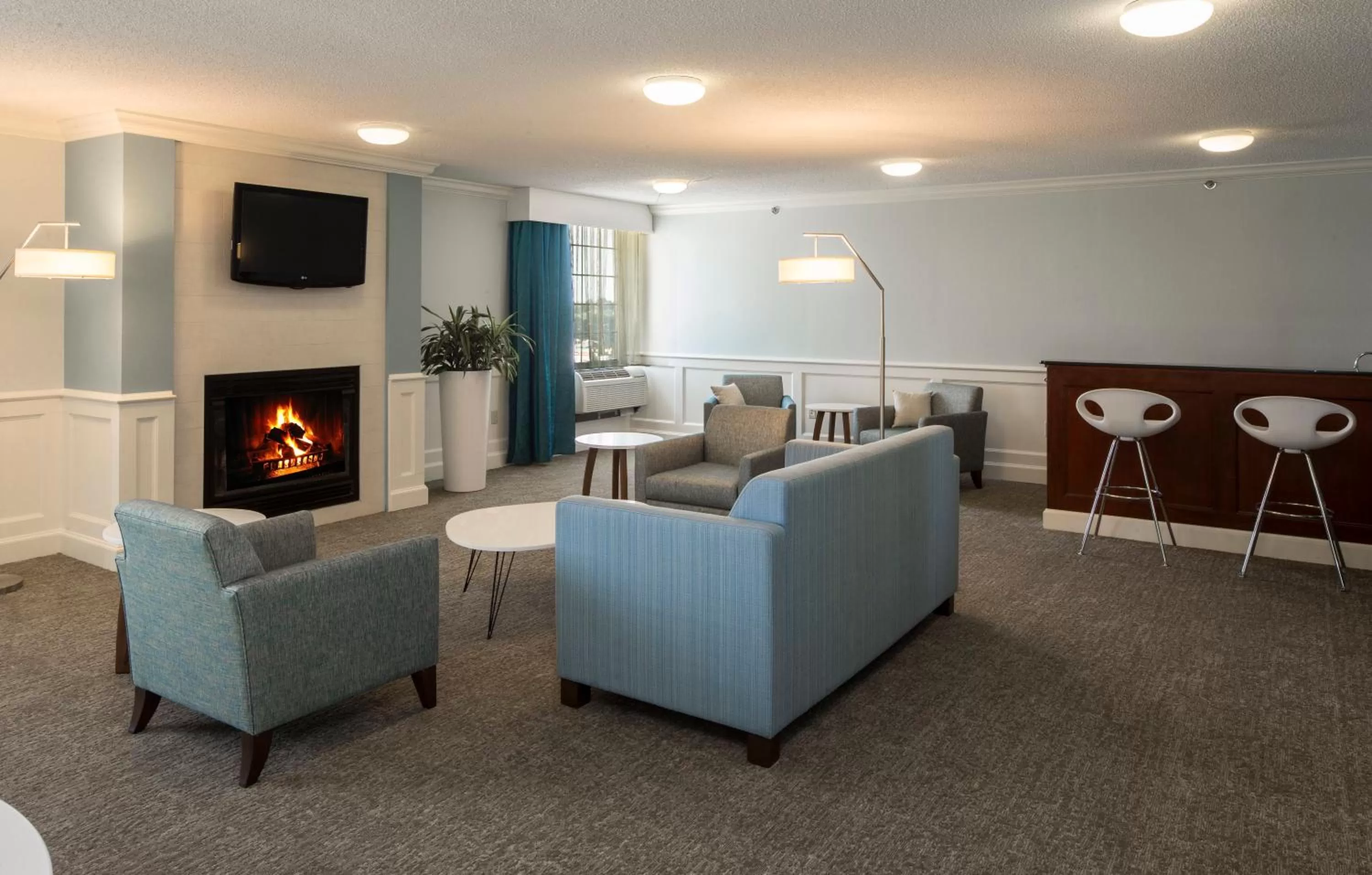 Lobby or reception in Crowne Plaza Hotel and Suites Pittsburgh South by IHG