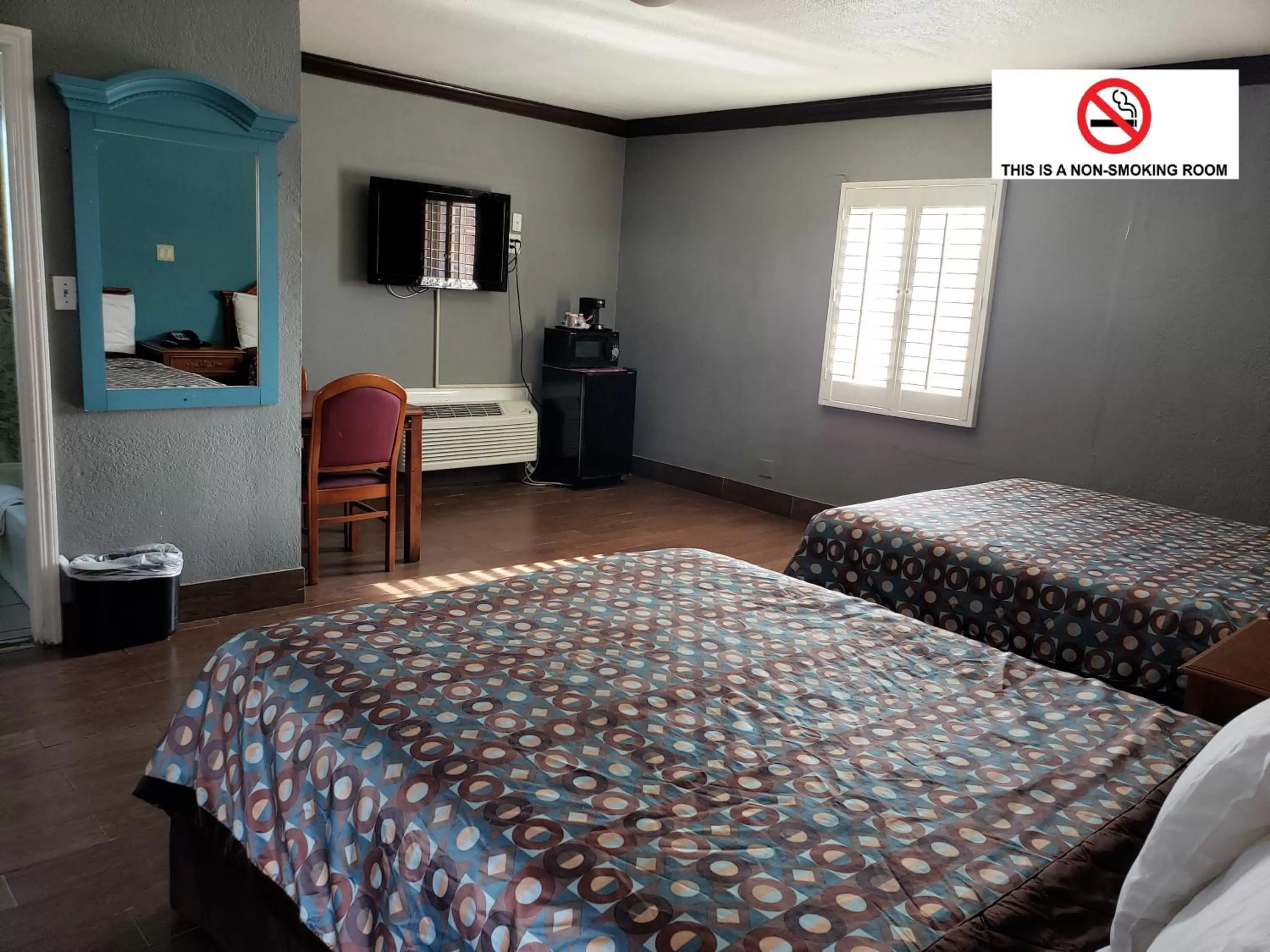 Bedroom, Bed in Eagle Inn Motel