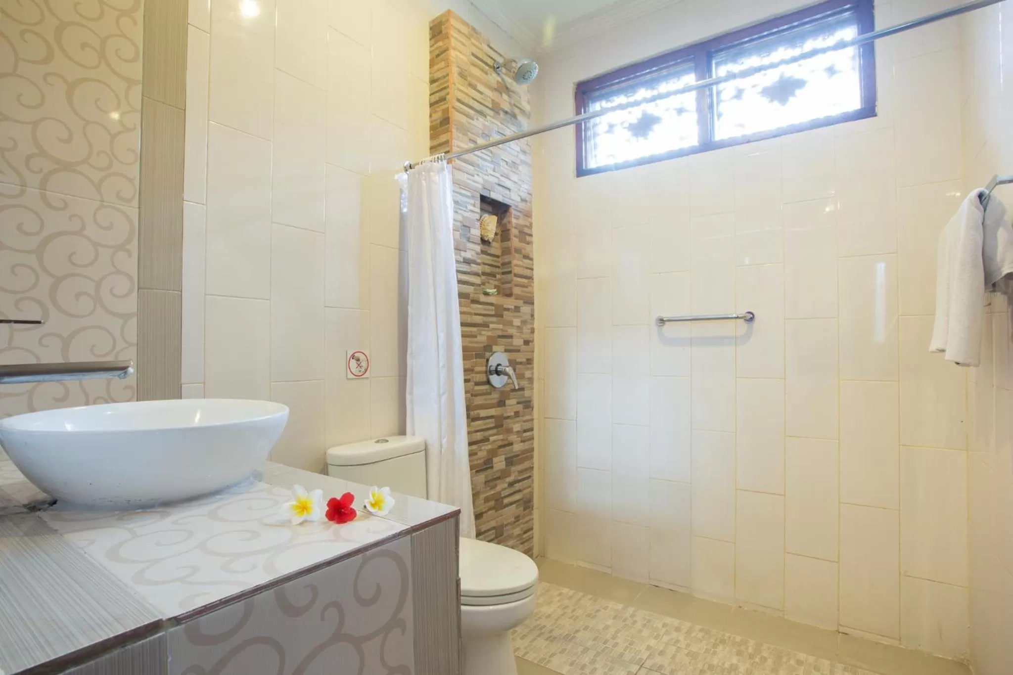 Bathroom in Hotel Sinar Bali Legian