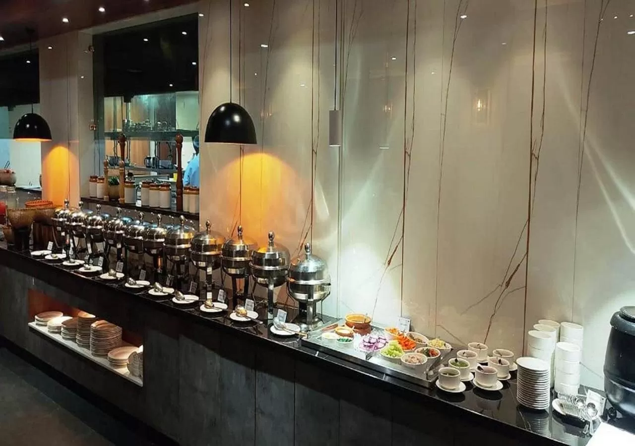 Restaurant/places to eat in Hotel Cachar Club