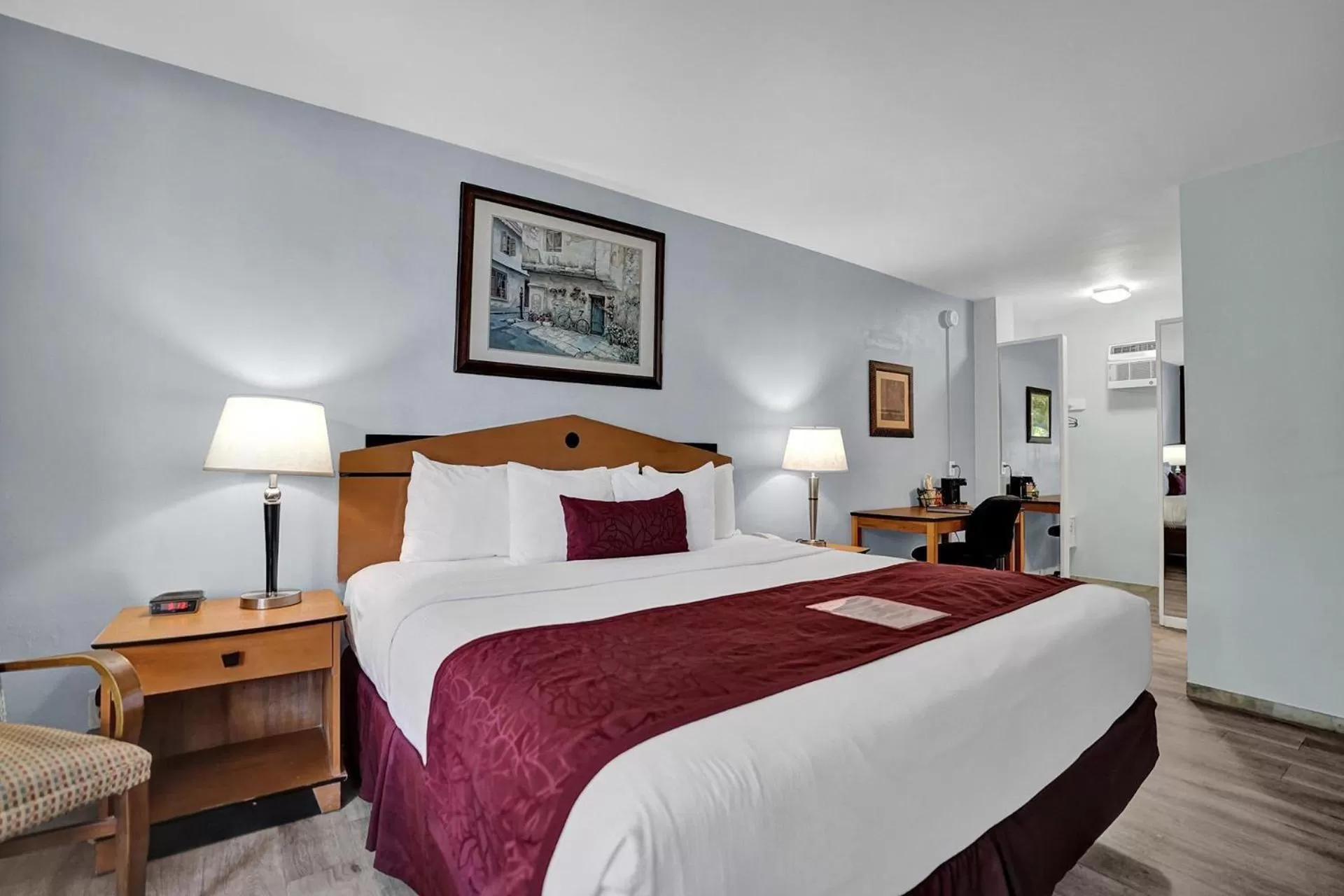 Bed in The Worthington Resorts - Clothing Optional - Men Only - Solo hombres