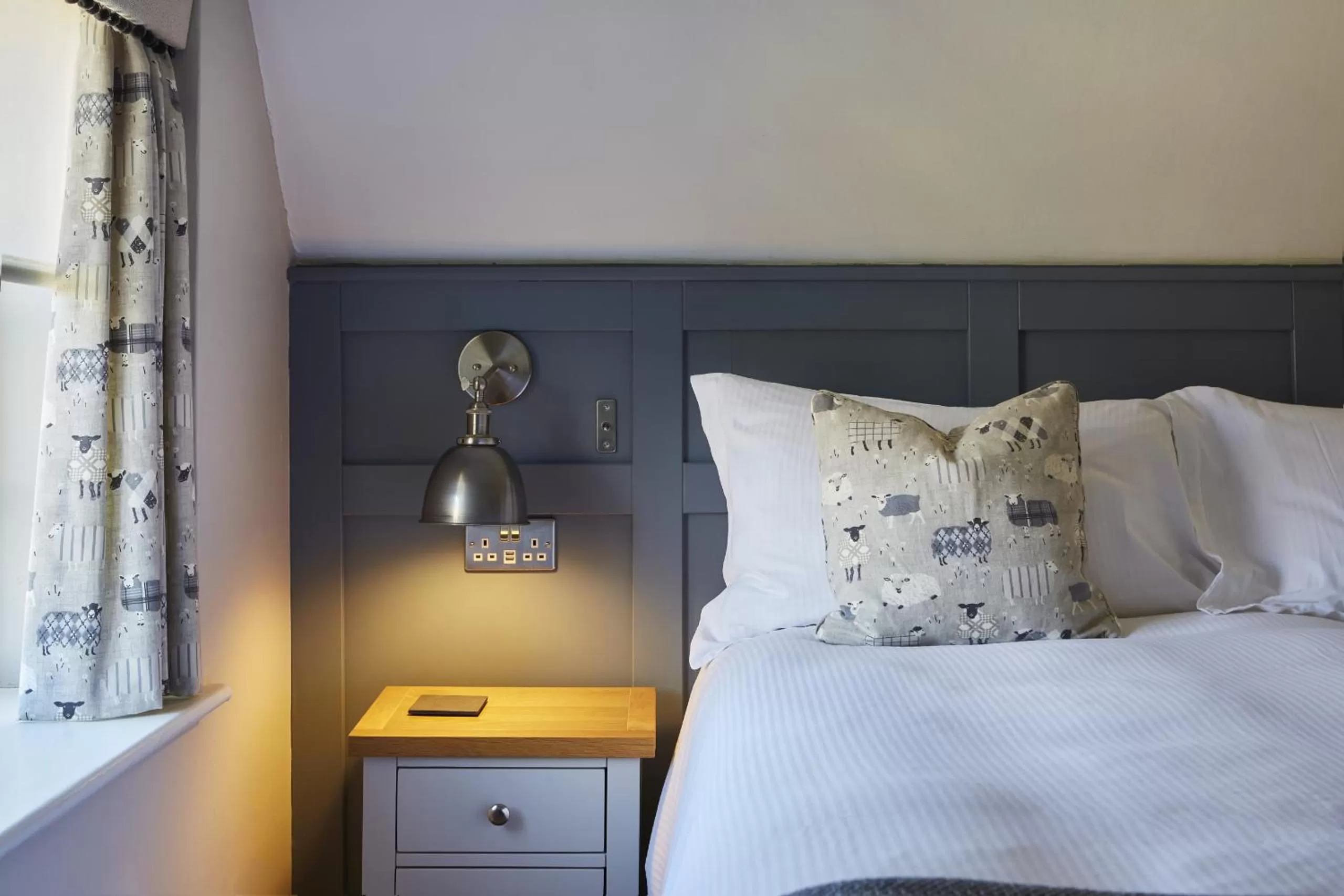 Bedroom, Bed in The Old New Inn