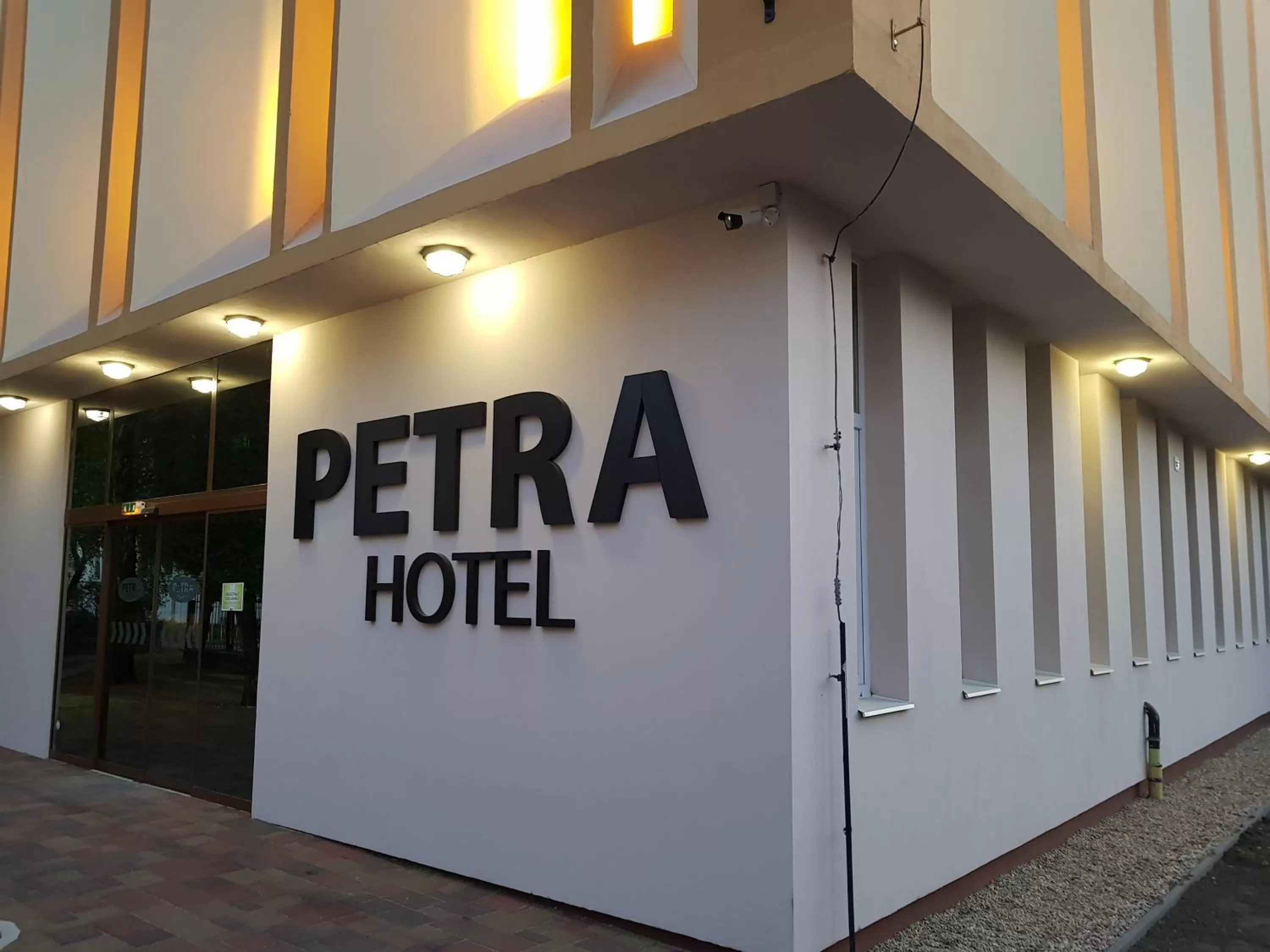 Facade/entrance in Petra Hotel