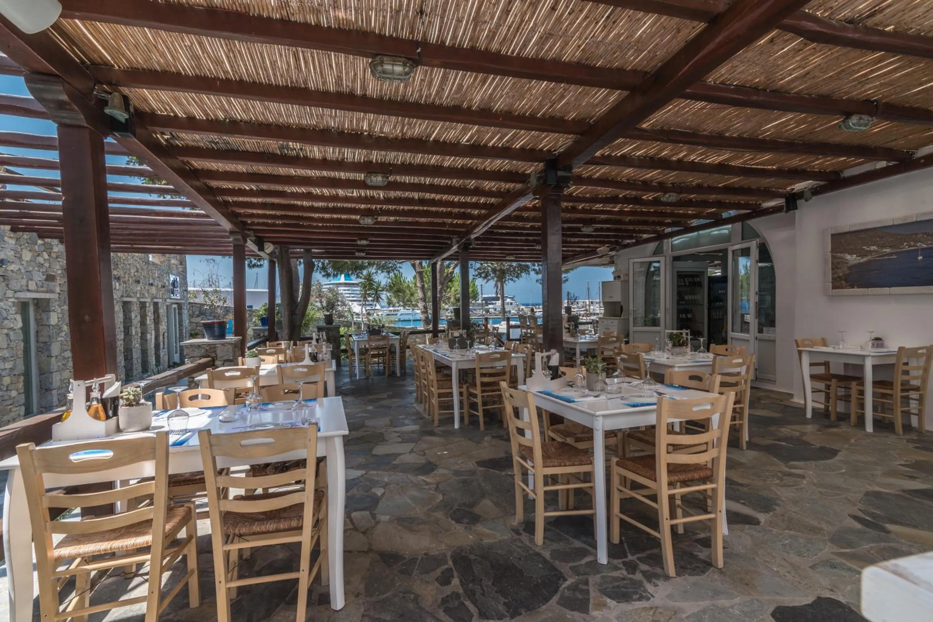 Restaurant/places to eat in Makis Place