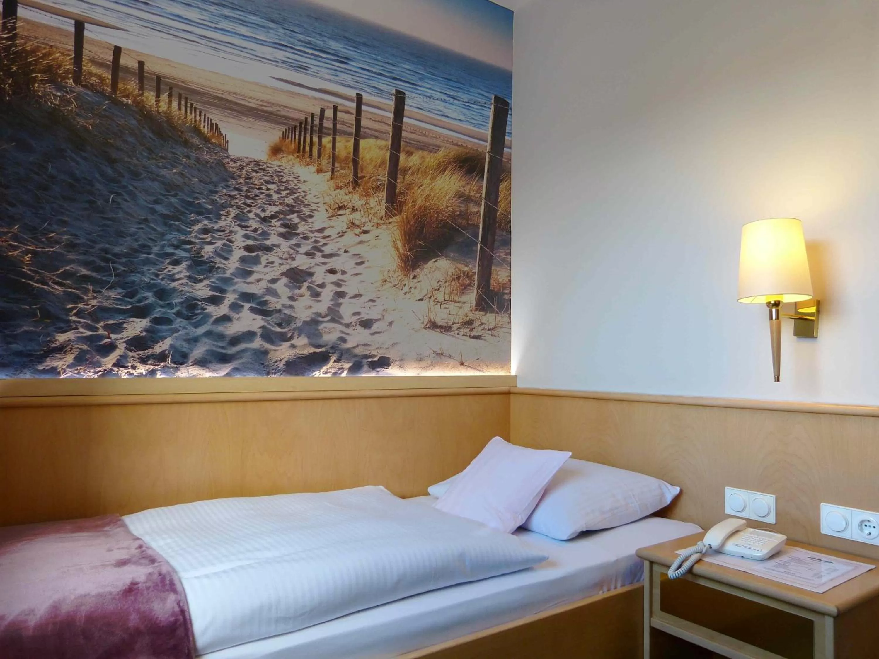 Photo of the whole room, Bed in Hotel Wurms