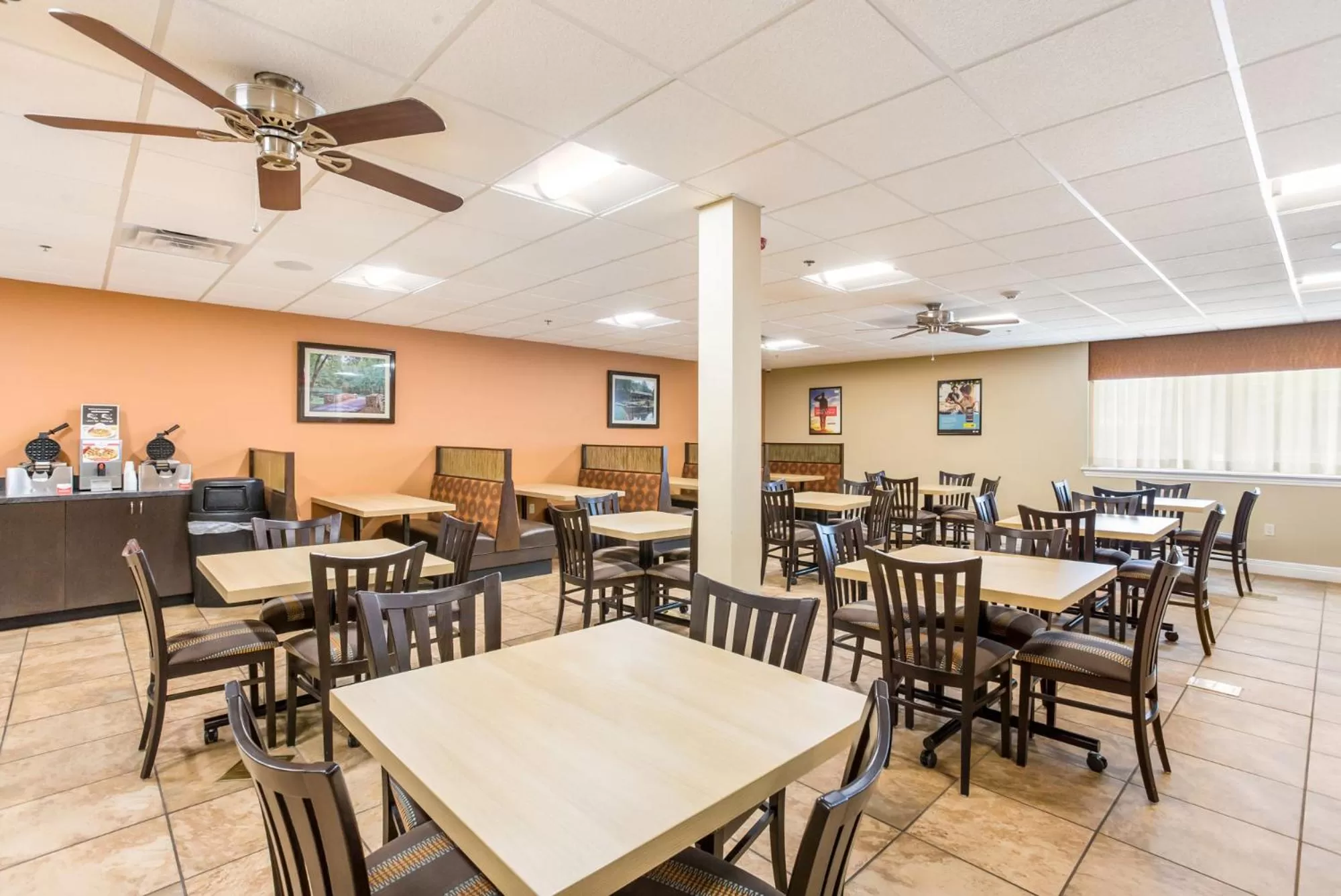 Restaurant/Places to Eat in Red Lion Inn & Suites Branson