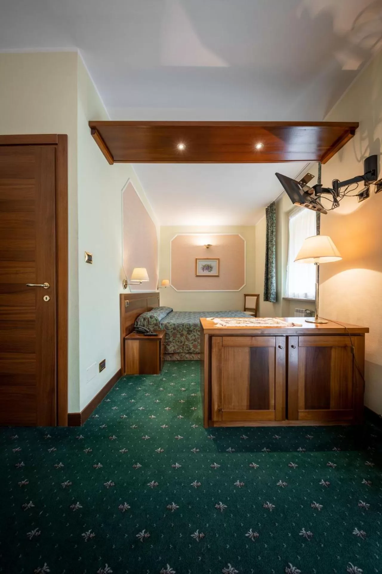 Photo of the whole room in Hotel Elena