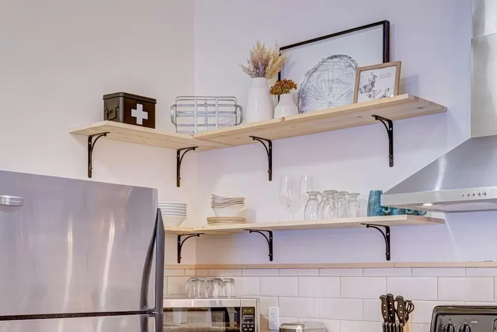 Kitchen or kitchenette in Mountain Retreat, Pool & Hot Tub, BBQ, Patio, King Bed, Sleeps 6!