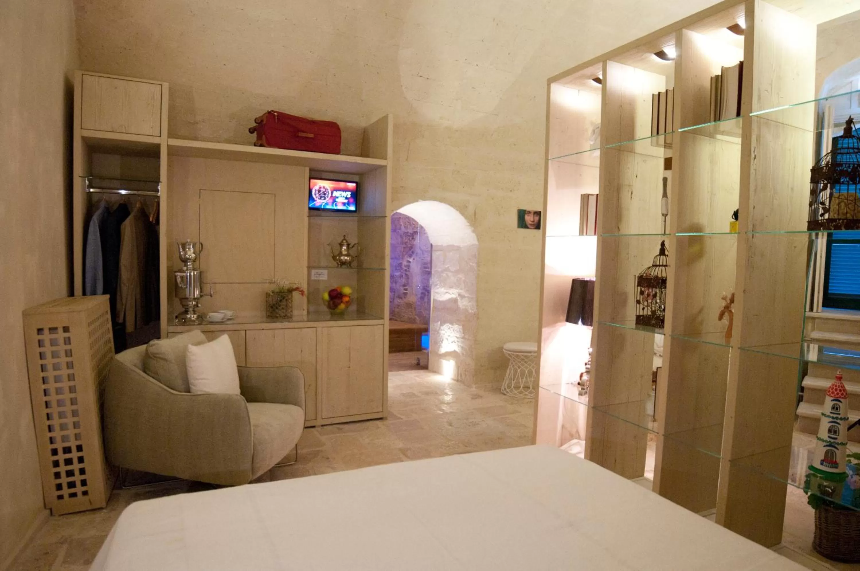 Bedroom, Seating Area in Mata Suite