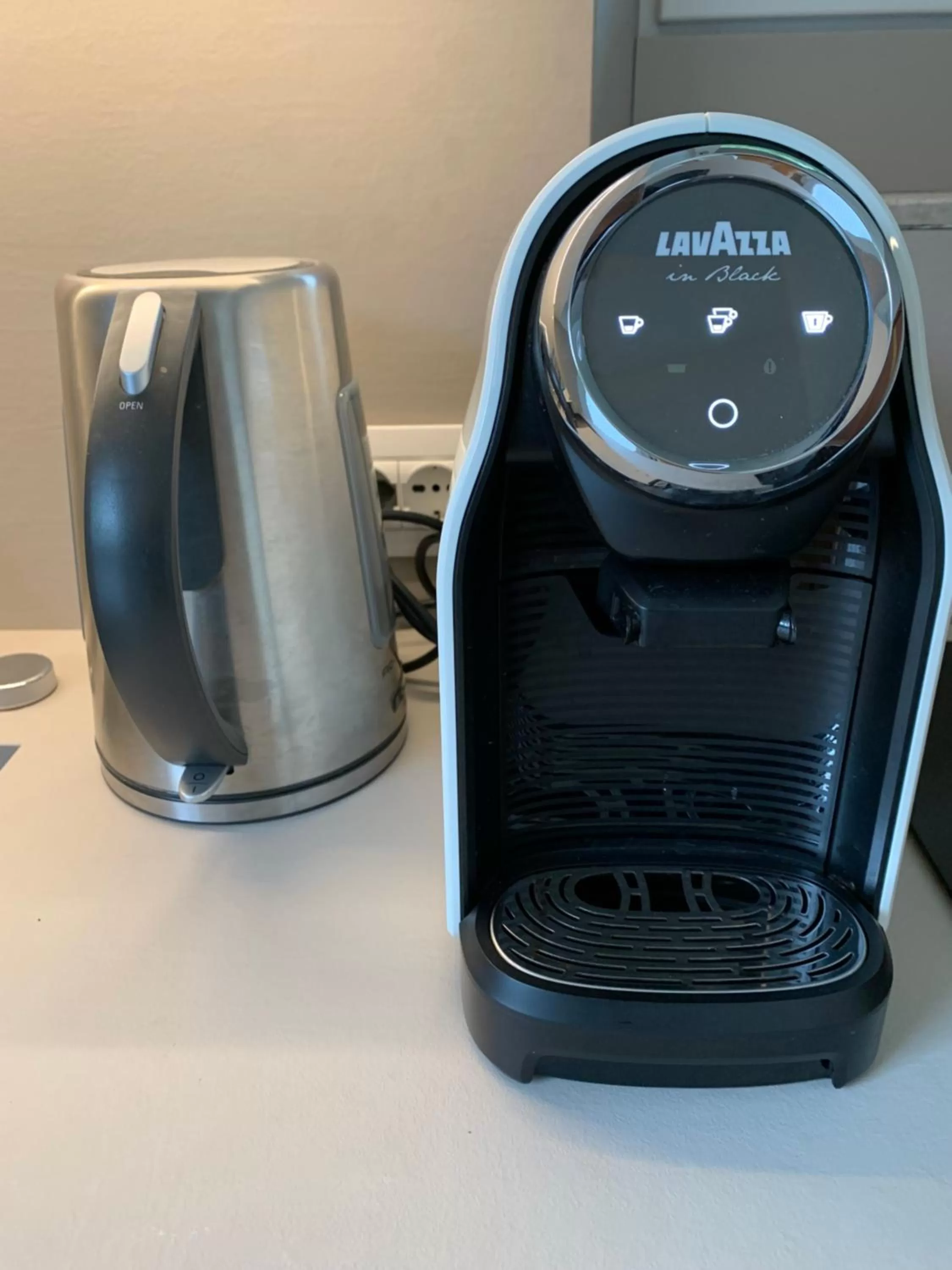 Coffee/tea facilities in CASABELLA-LAGO MAGGIORE