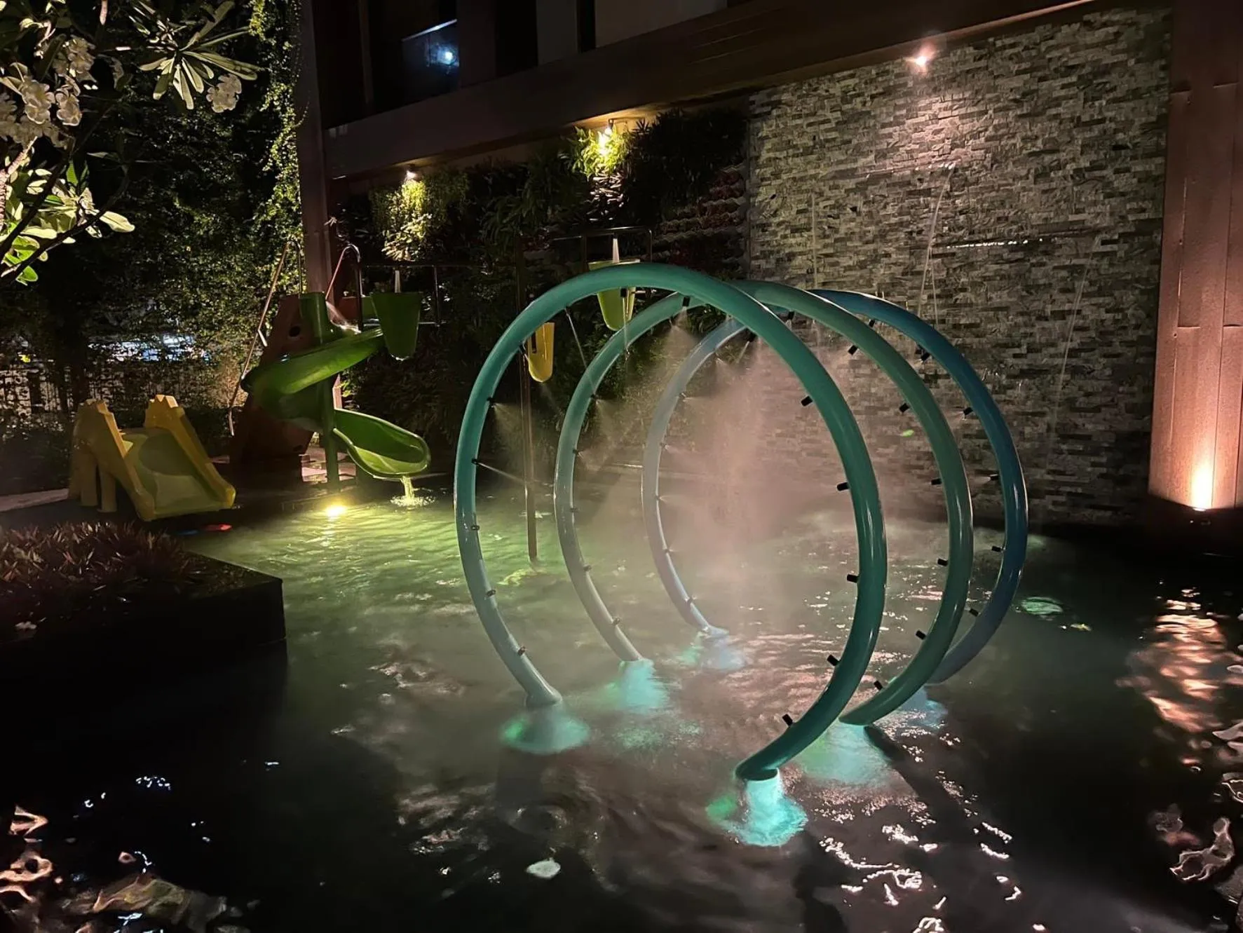 Night in Fifth Pattaya Jomtien By Shiwalai Int