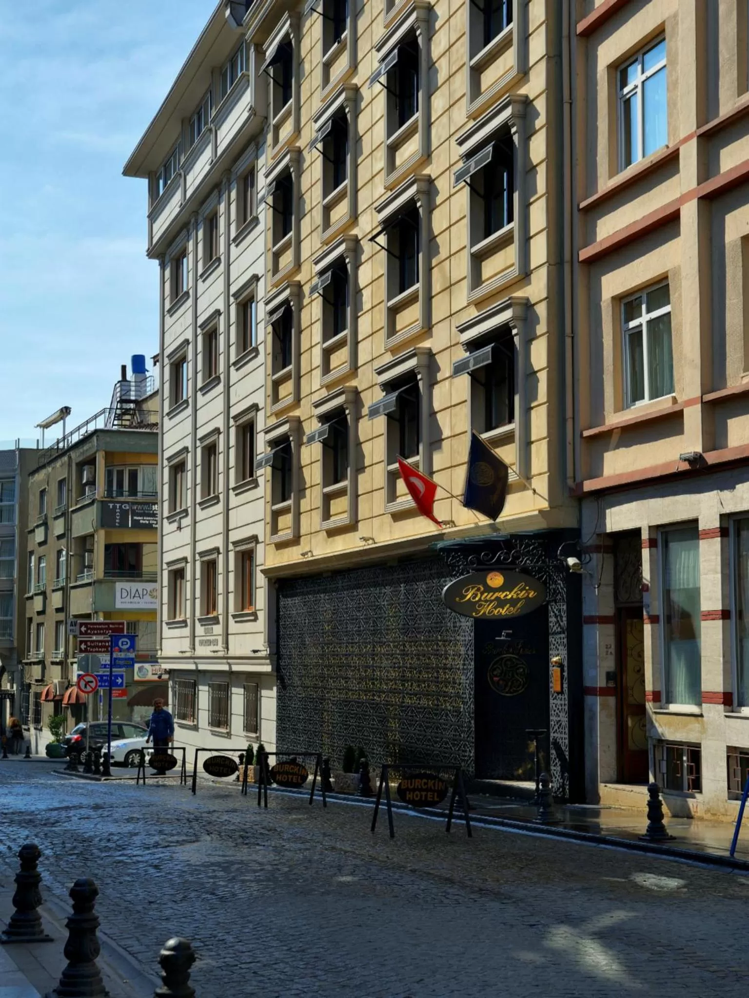 Facade/entrance in Burckin Hotel