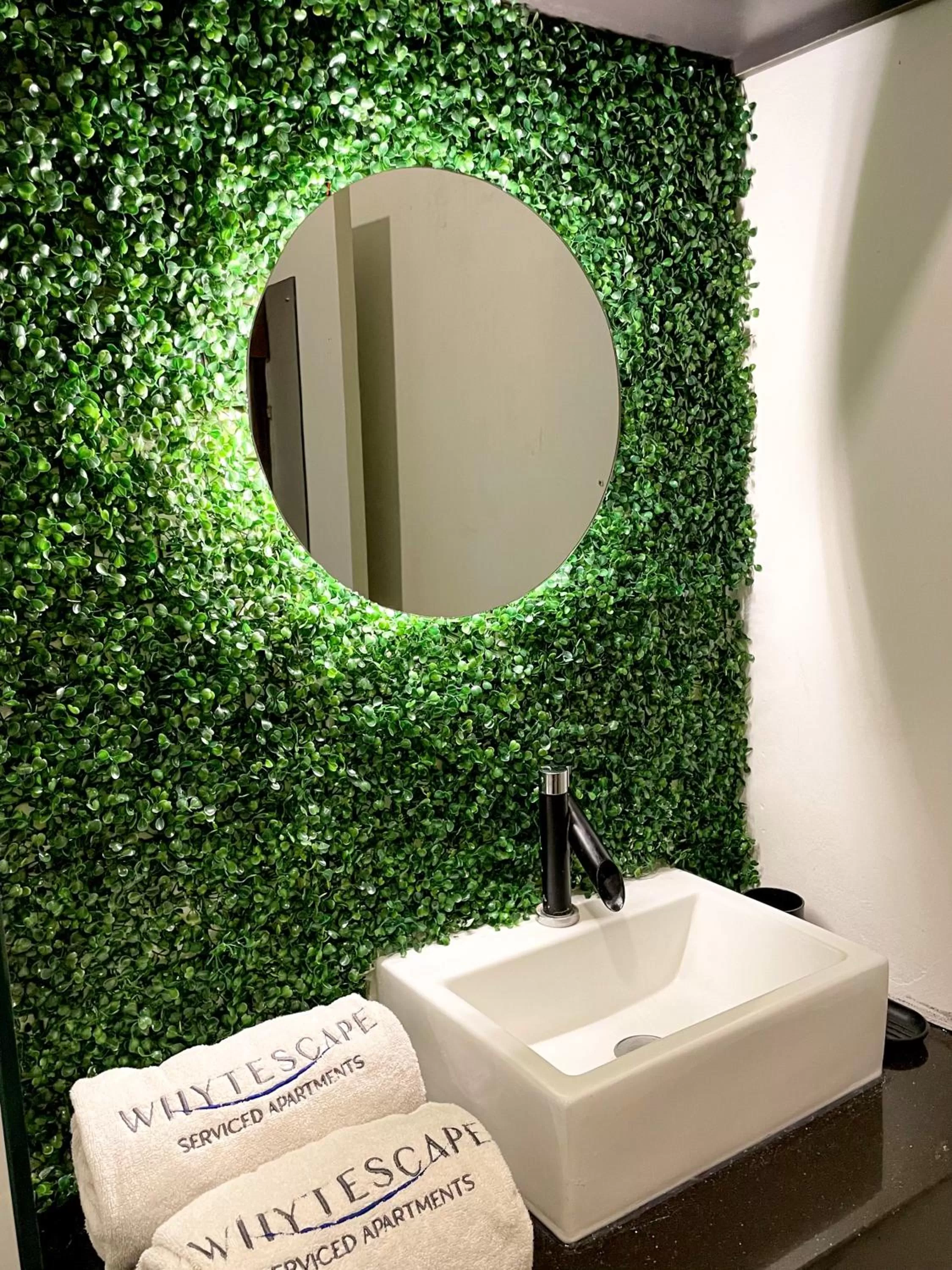 Bathroom, Bed in Whytescape Serviced Apartments