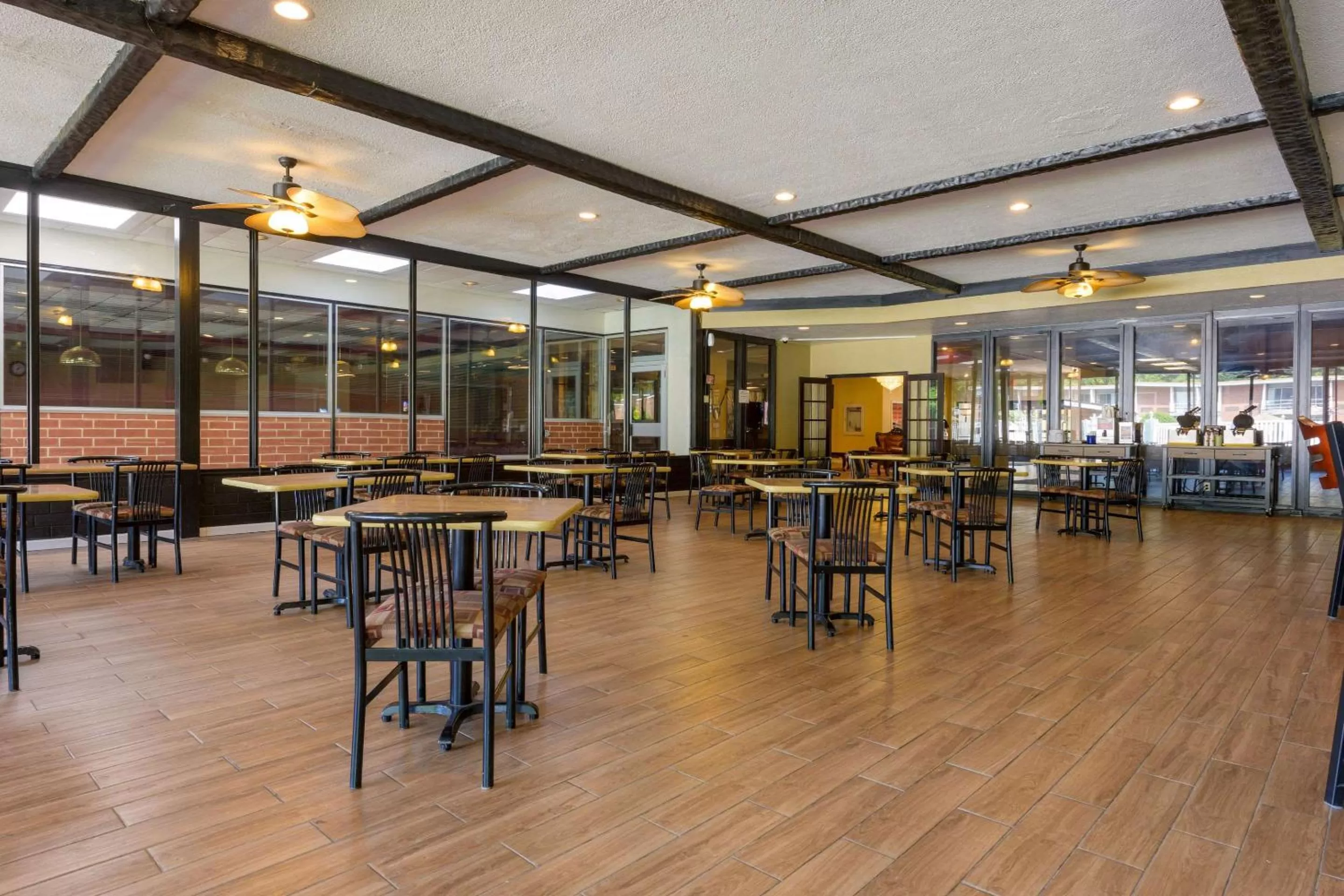 Restaurant/Places to Eat in Days Inn & Suites by Wyndham Lebanon PA