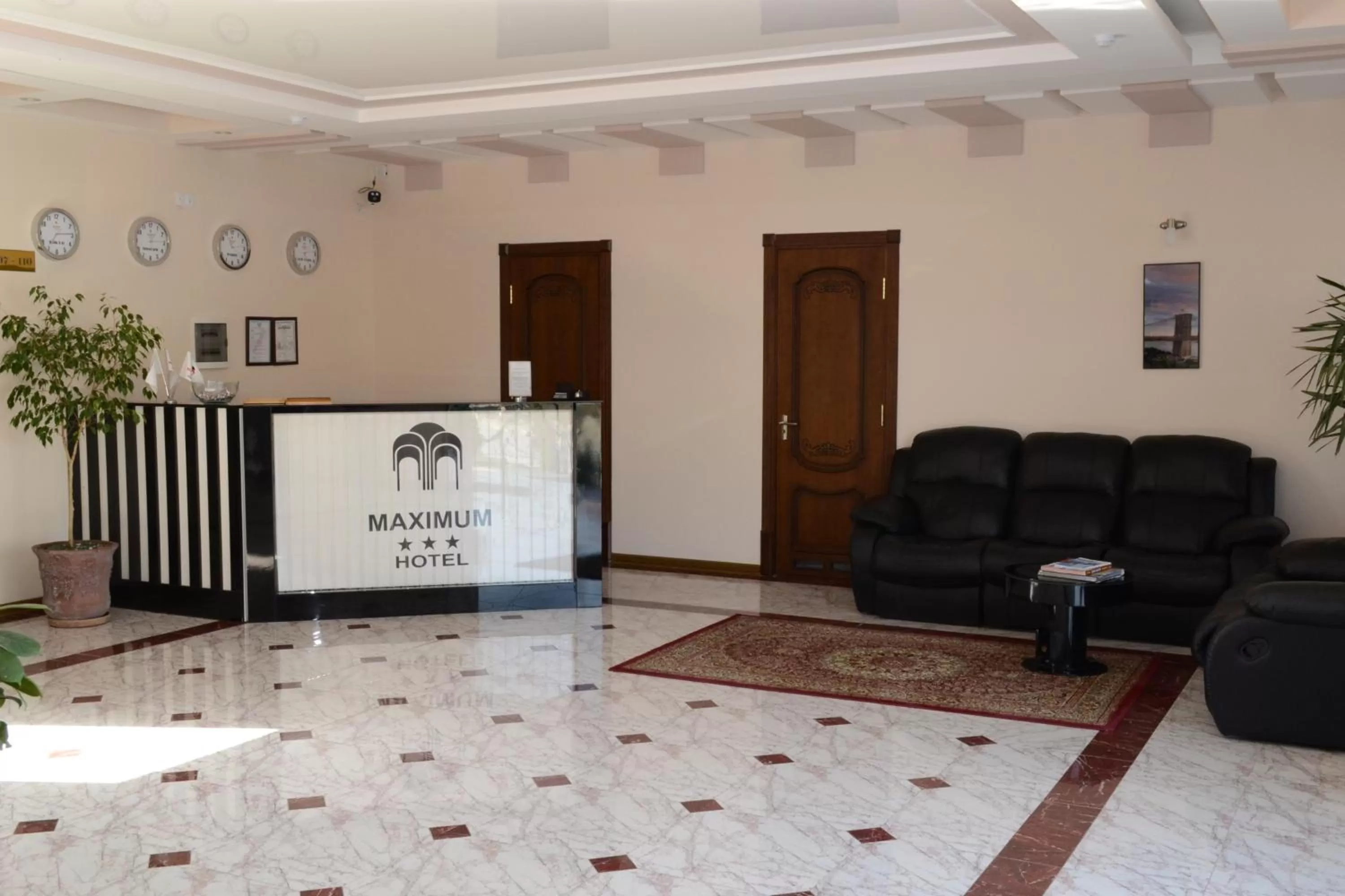 Balcony/Terrace, Lobby/Reception in Maximum Hotel