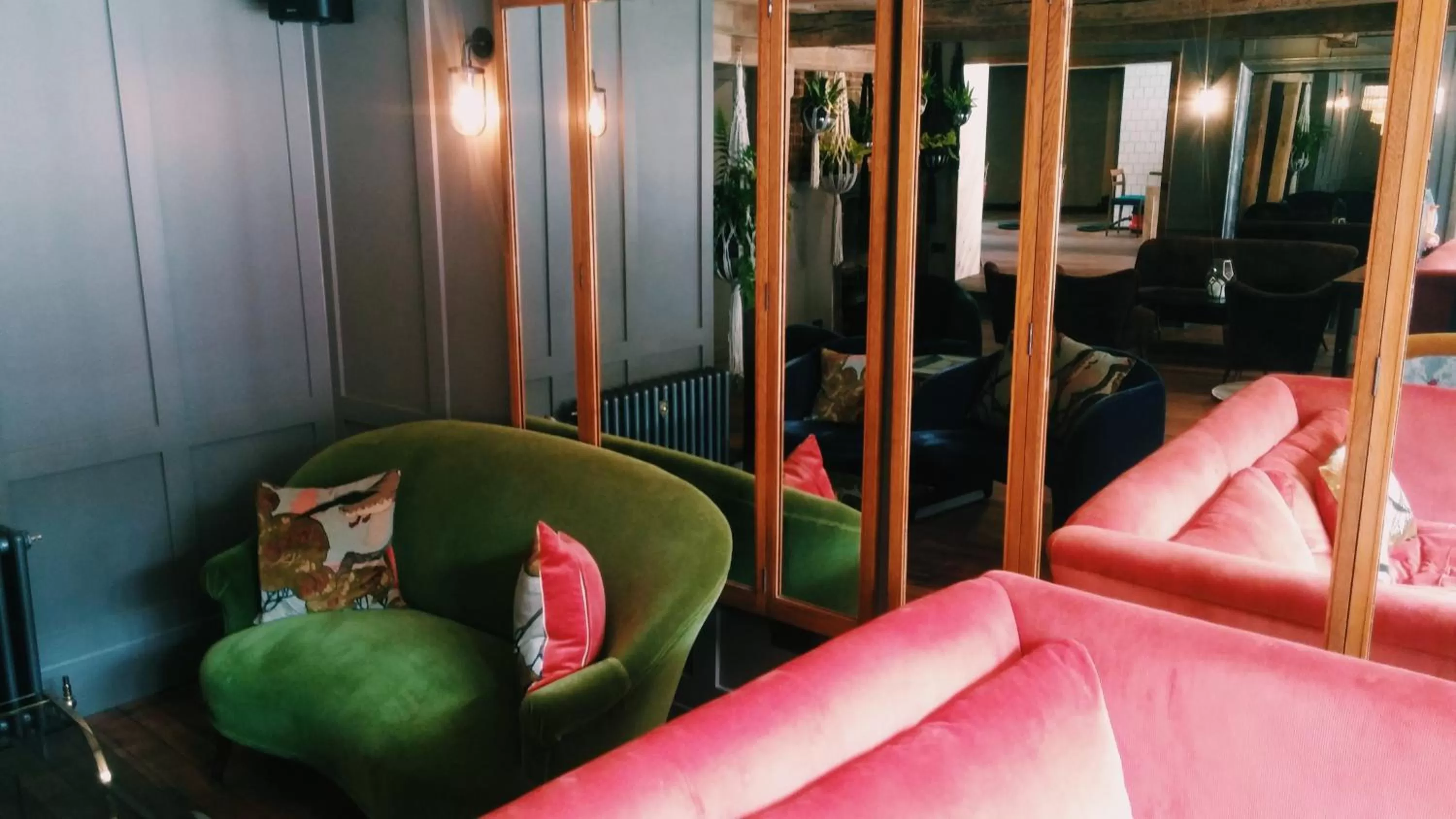 Lounge or bar in The Falstaff in Canterbury