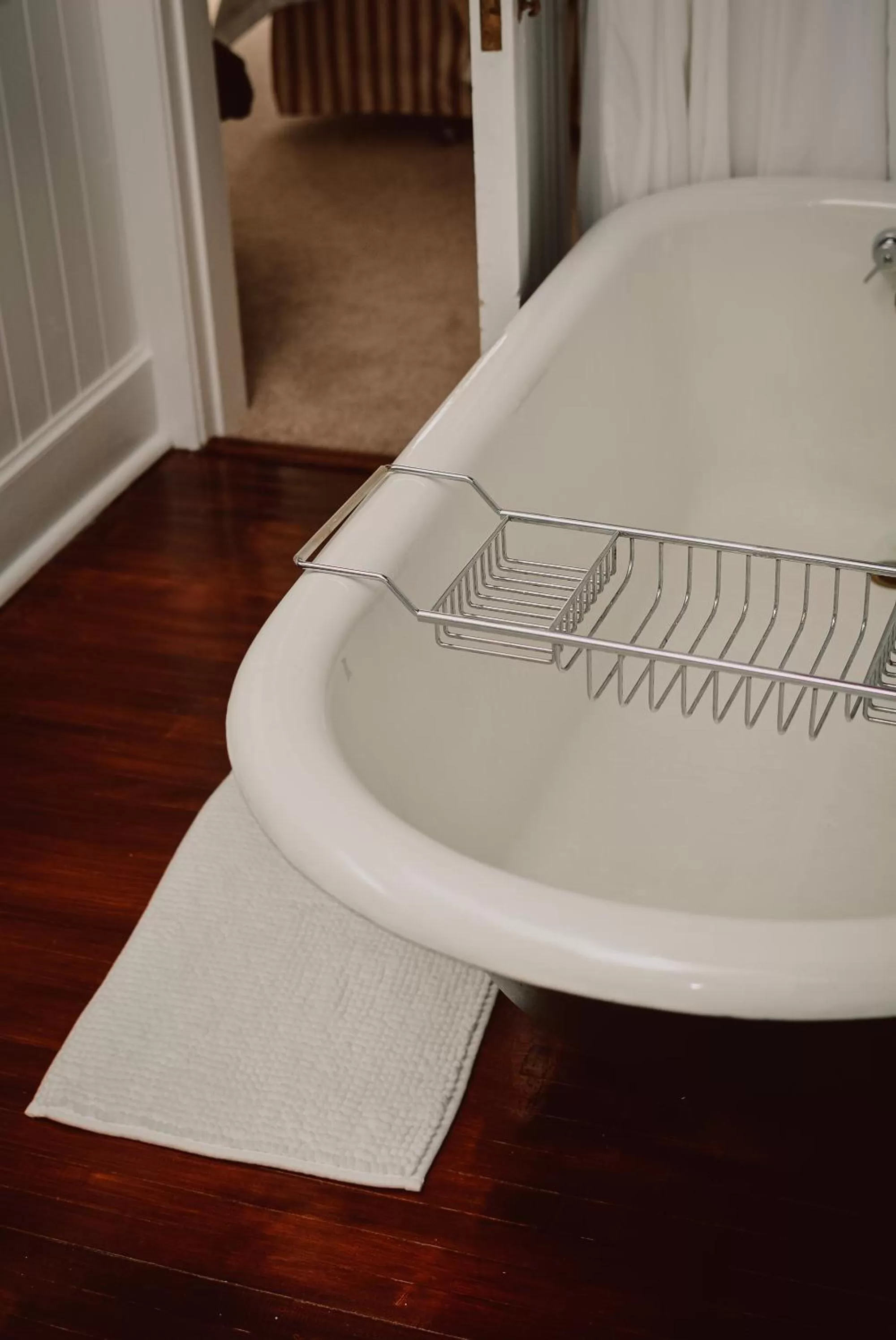 Hill Road Manor Bed & Breakfast