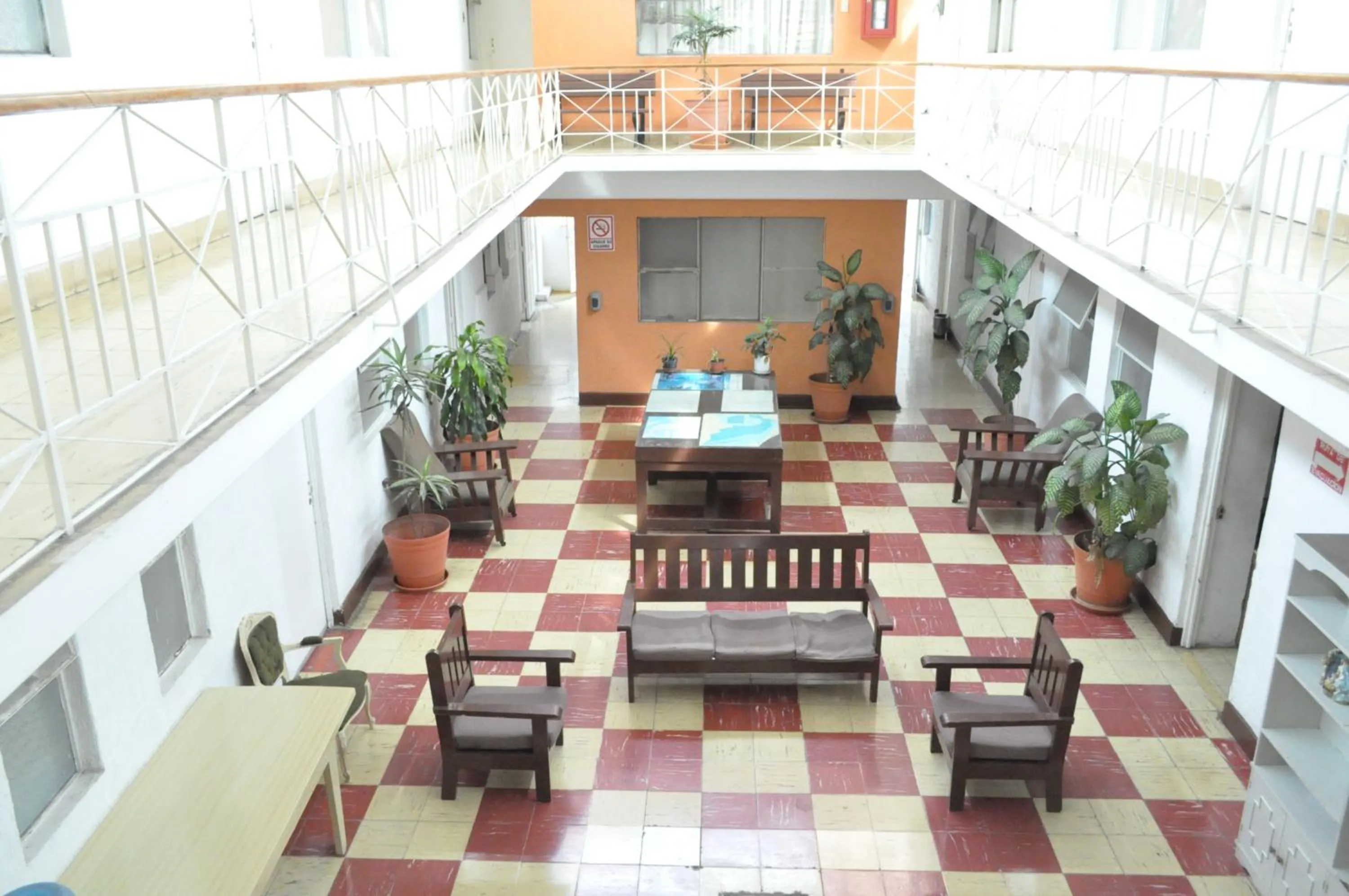 Communal lounge/ TV room in Hotel Metropolitan I